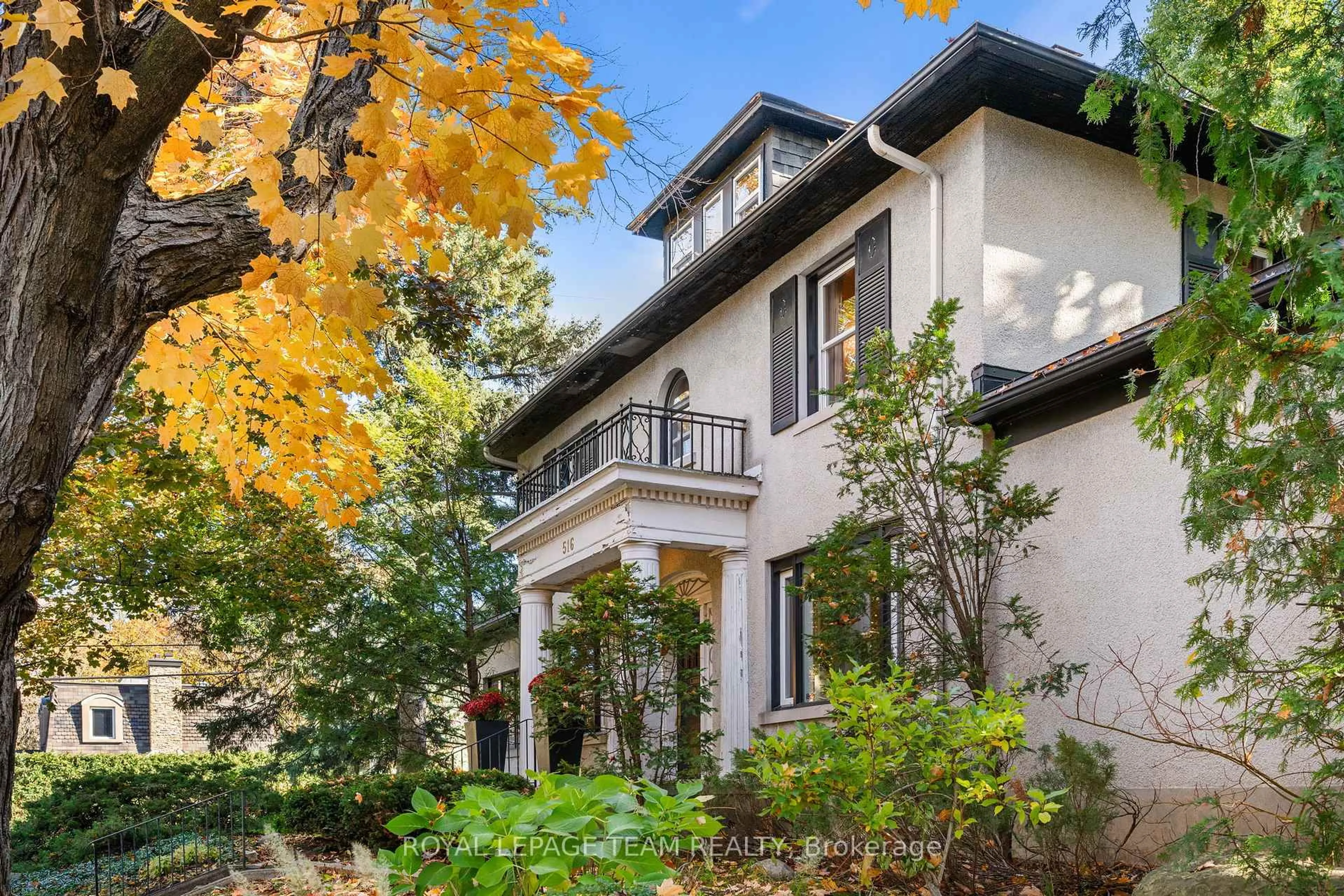 Home with brick exterior material, street for 516 Kenwood Ave, Ottawa Ontario K2A 0L6