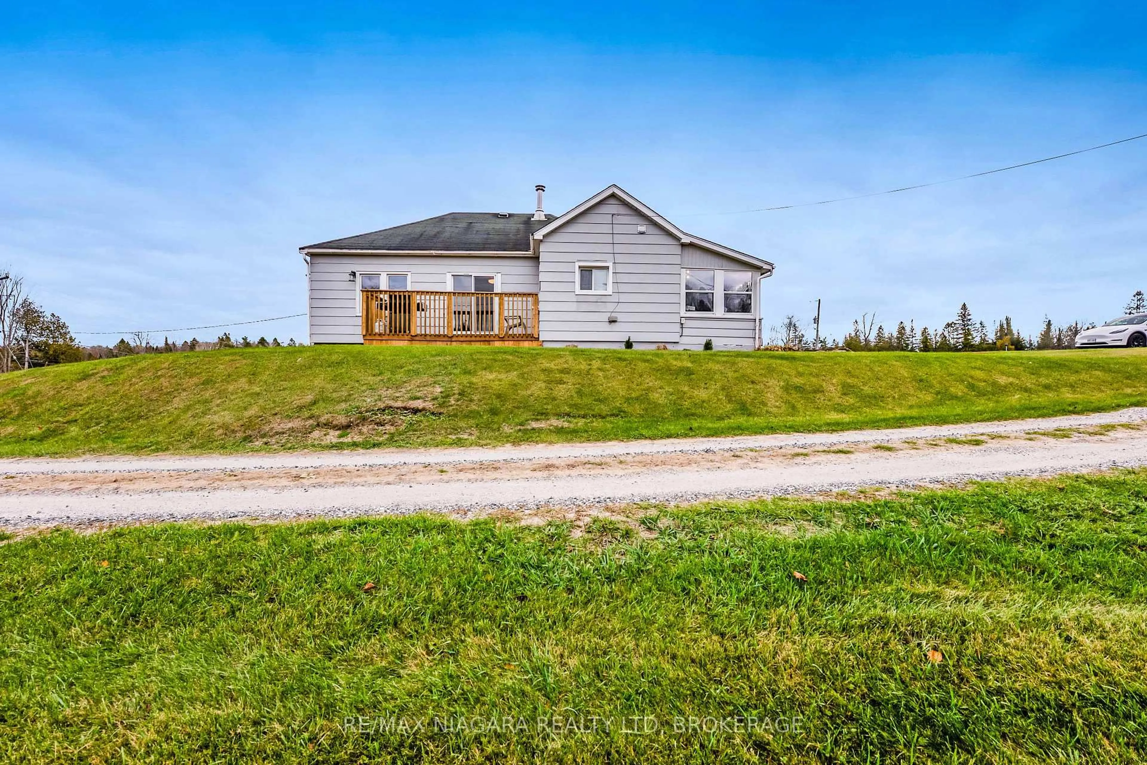 Home with vinyl exterior material, unknown for 7357 Road 506 Rd, Plevna Ontario K0H 2M0