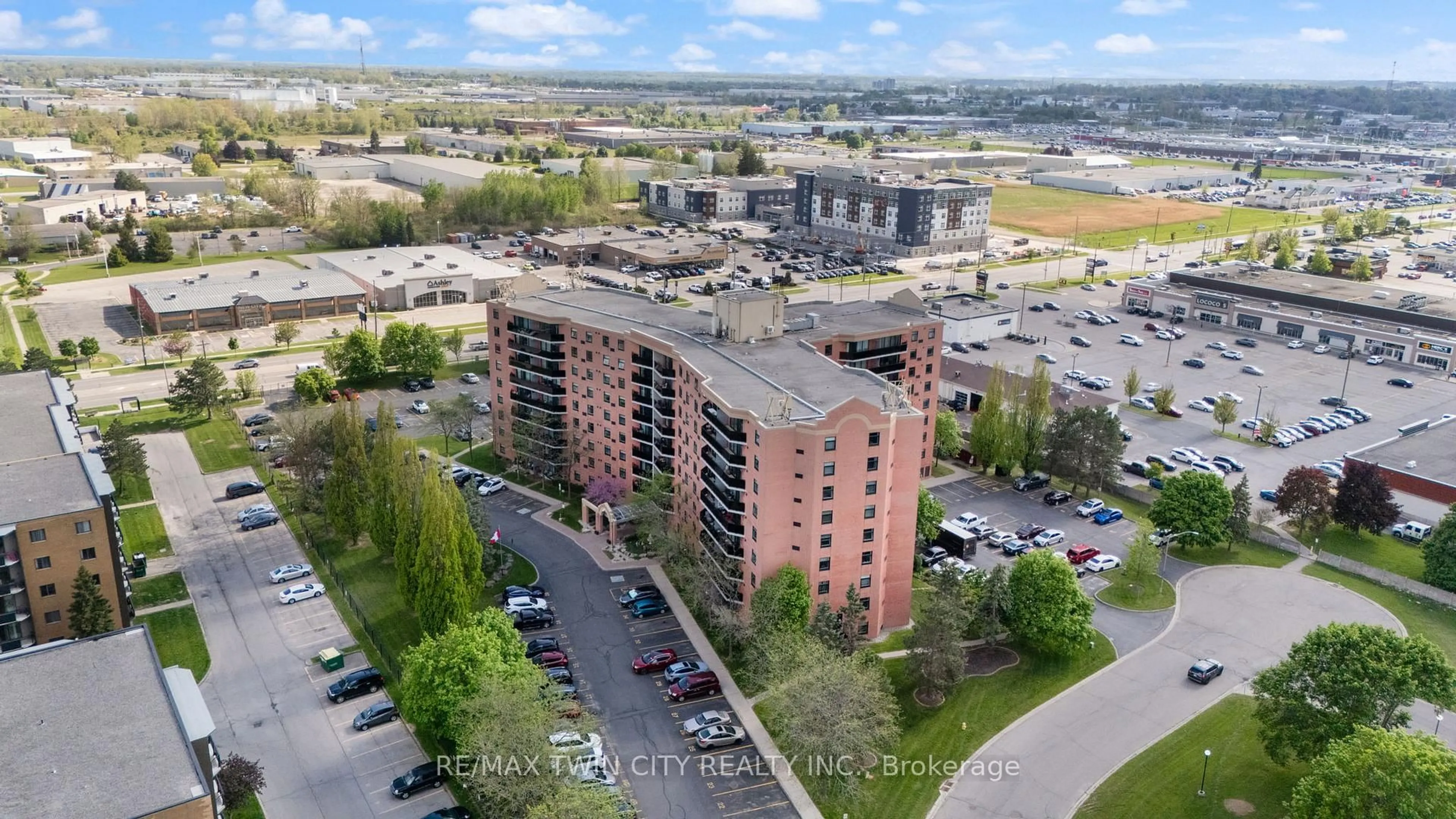 A pic from outside/outdoor area/front of a property/back of a property/a pic from drone, city buildings view from balcony for 9 Bonheur Crt #212, Brantford Ontario N3P 1Z5