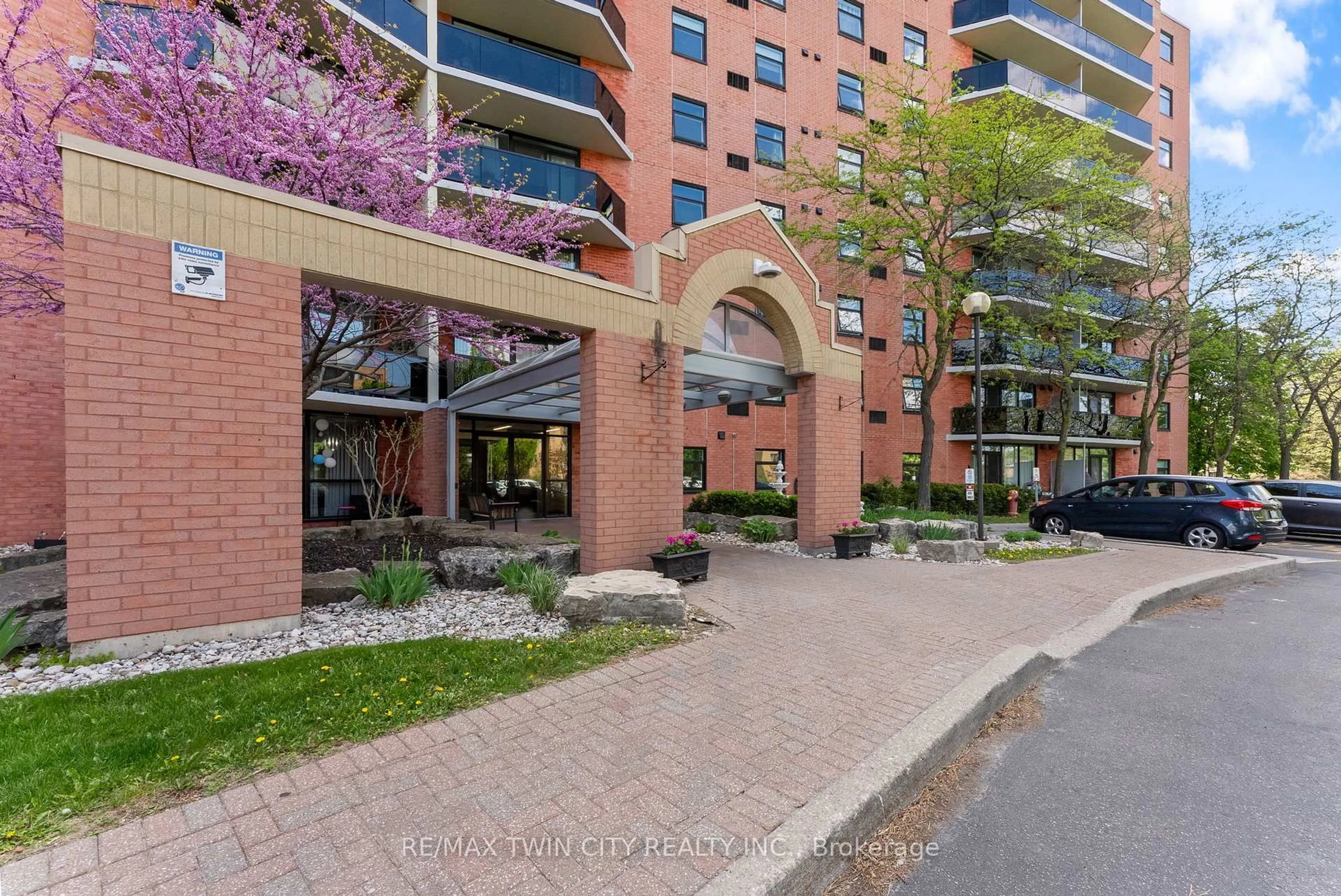 Unknown for 9 Bonheur Crt #212, Brantford Ontario N3P 1Z5