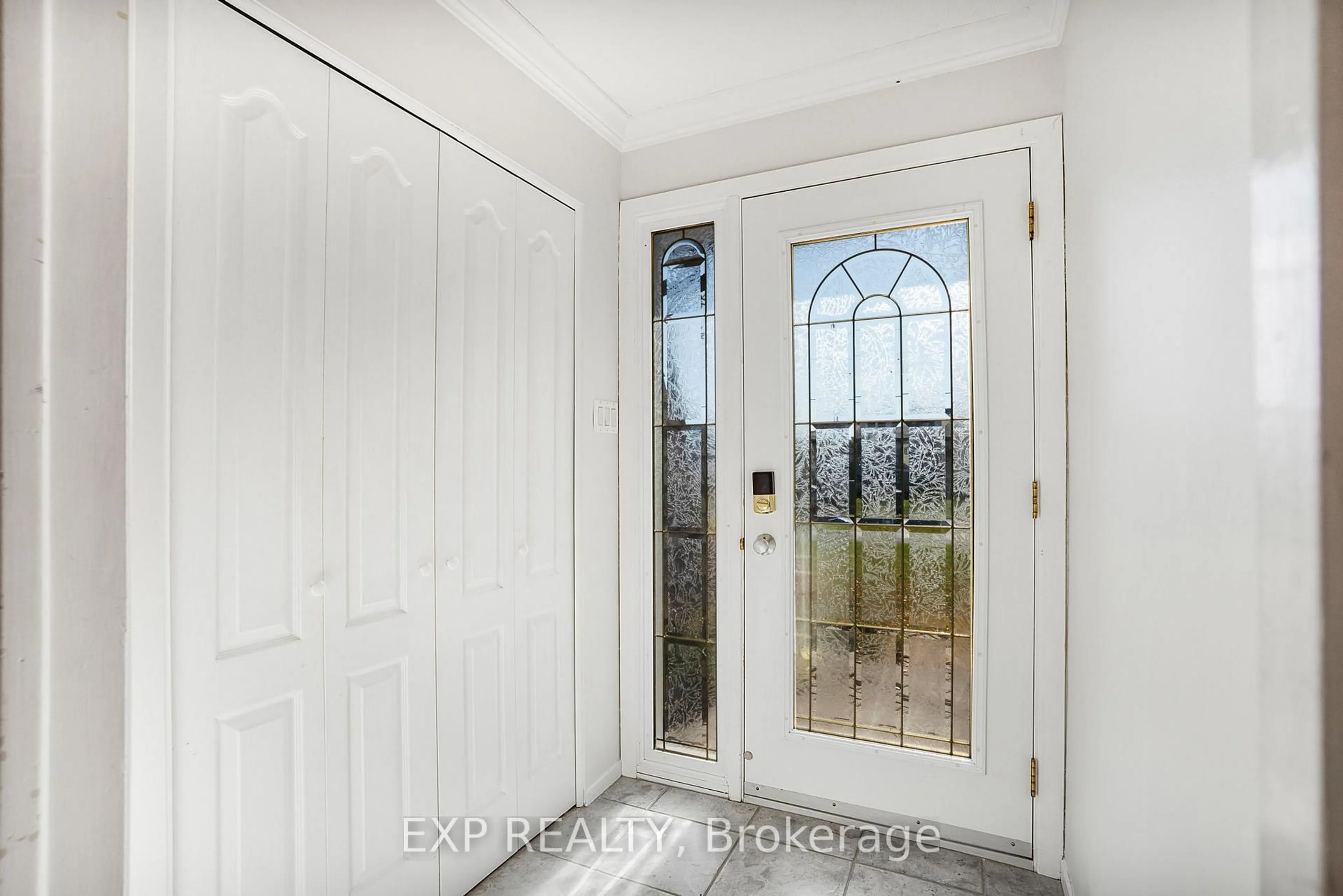 Indoor entryway for 5 ALBERT St, Casselman Ontario K0A 1M0