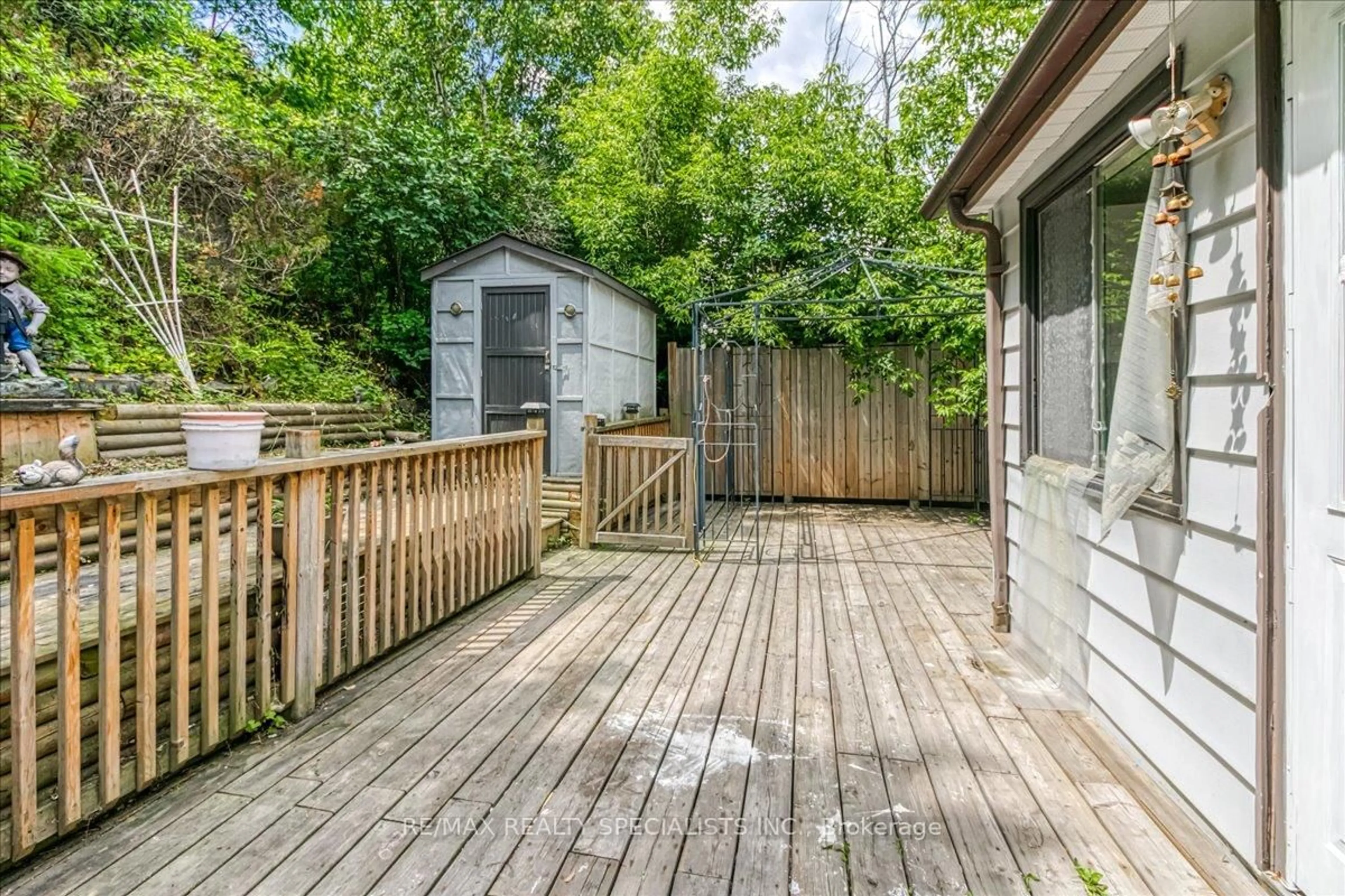 Patio, street for 803 Howey Dr, Greater Sudbury Ontario P3B 1G9