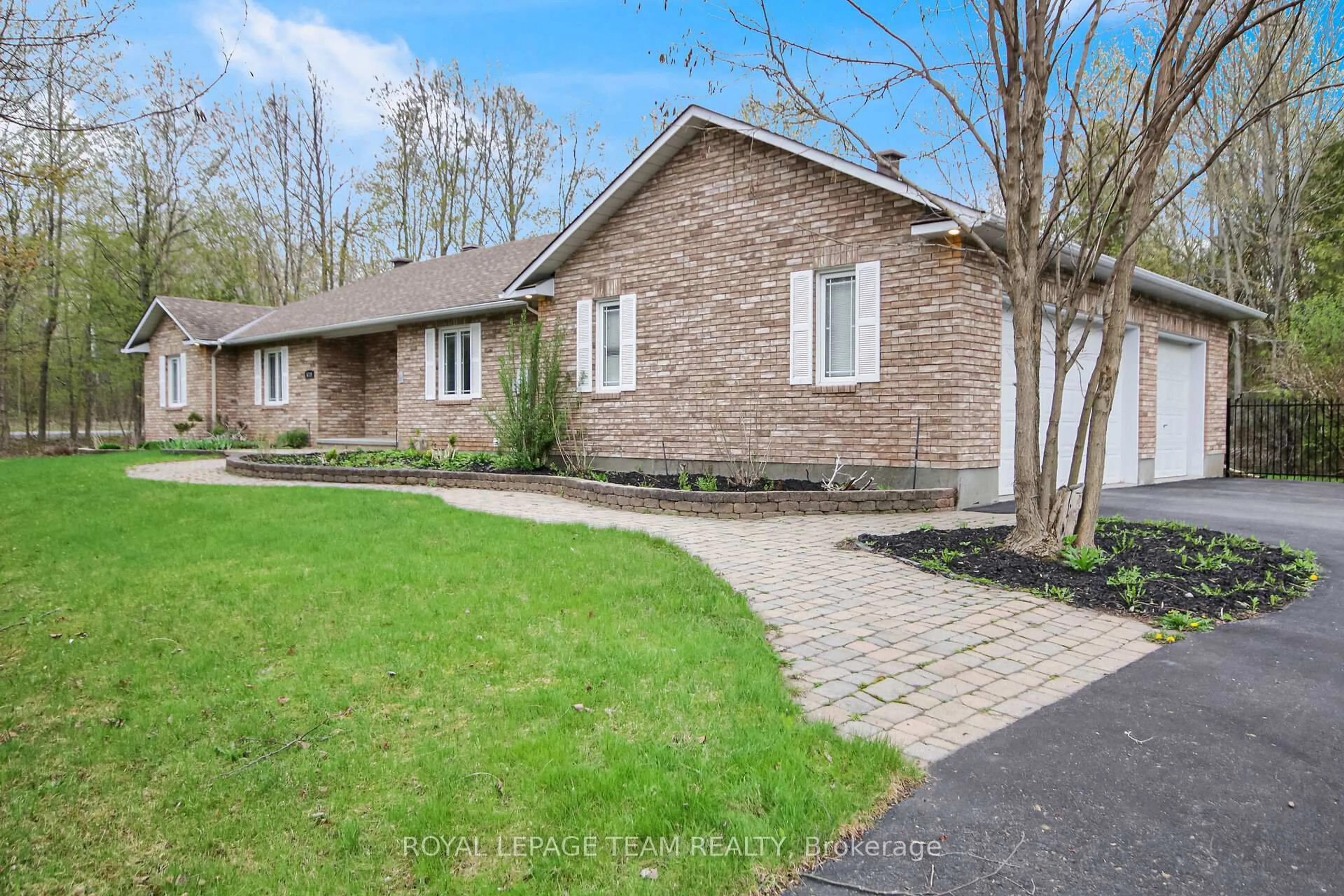 Home with brick exterior material, street for 5719 Stuewe Dr, Ottawa Ontario K4M 1L2