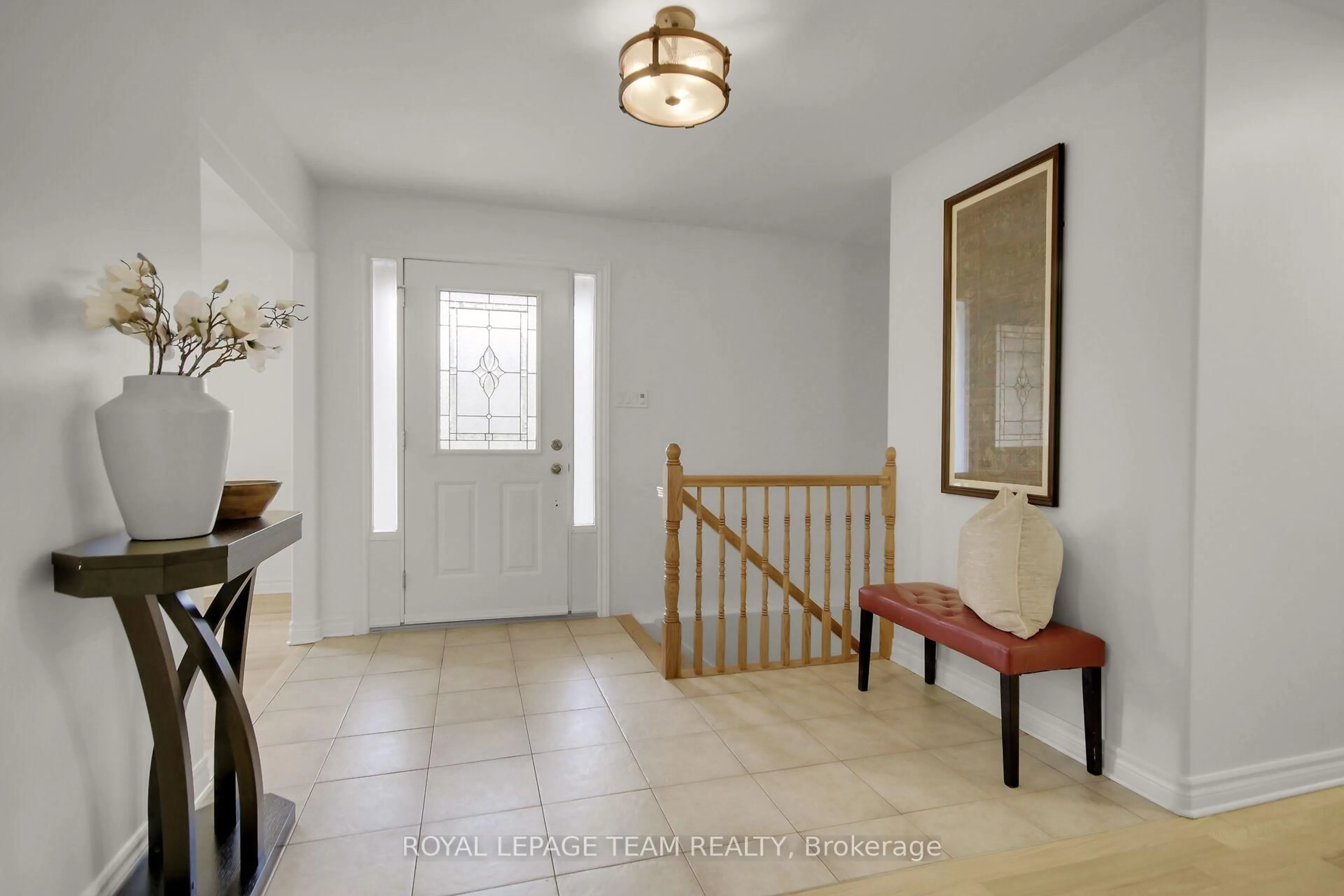 Indoor entryway for 5719 Stuewe Dr, Ottawa Ontario K4M 1L2