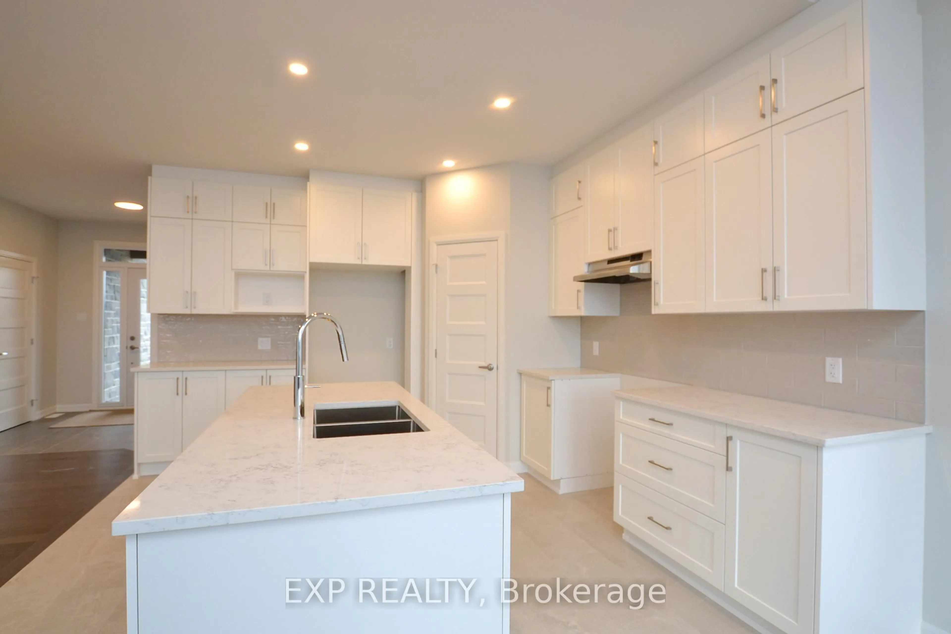 Open concept kitchen, ceramic/tile floor for 310 Turquoise St, Clarence-Rockland Ontario K4K 0L5