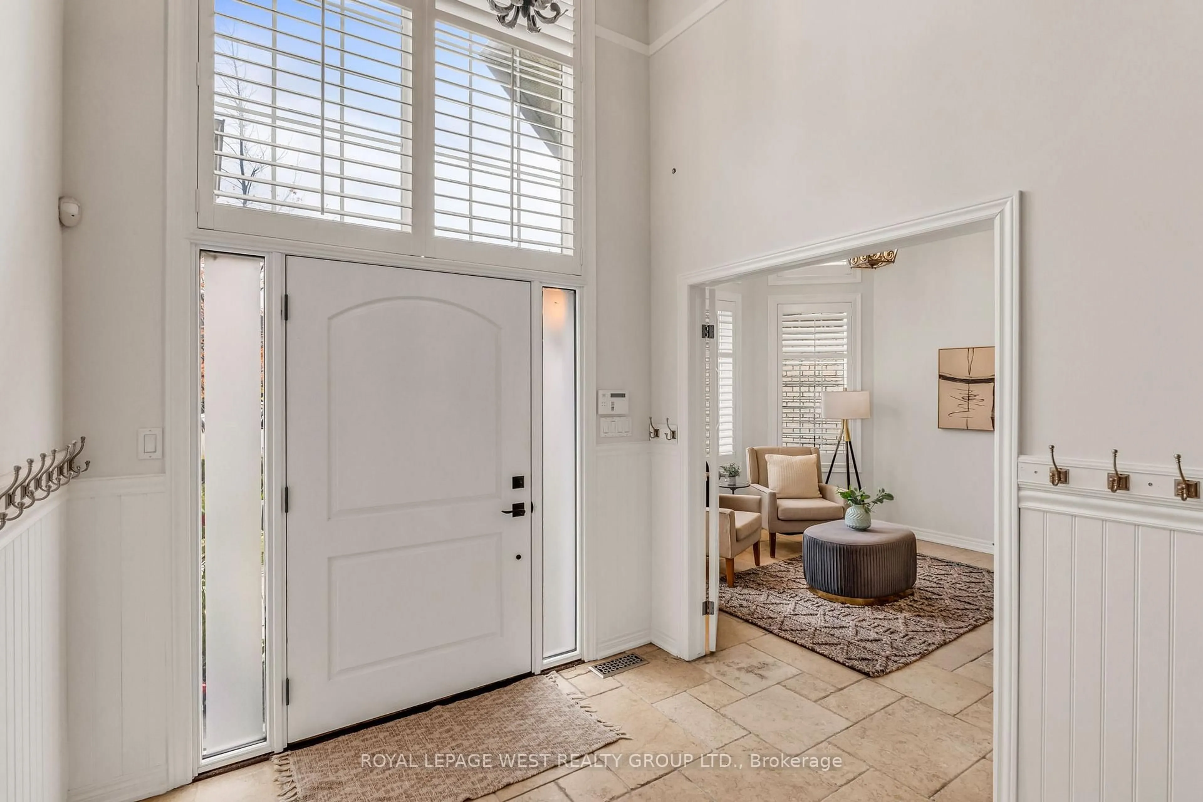 Indoor entryway for 35 Playfair Crt, Hamilton Ontario L9K 1R6