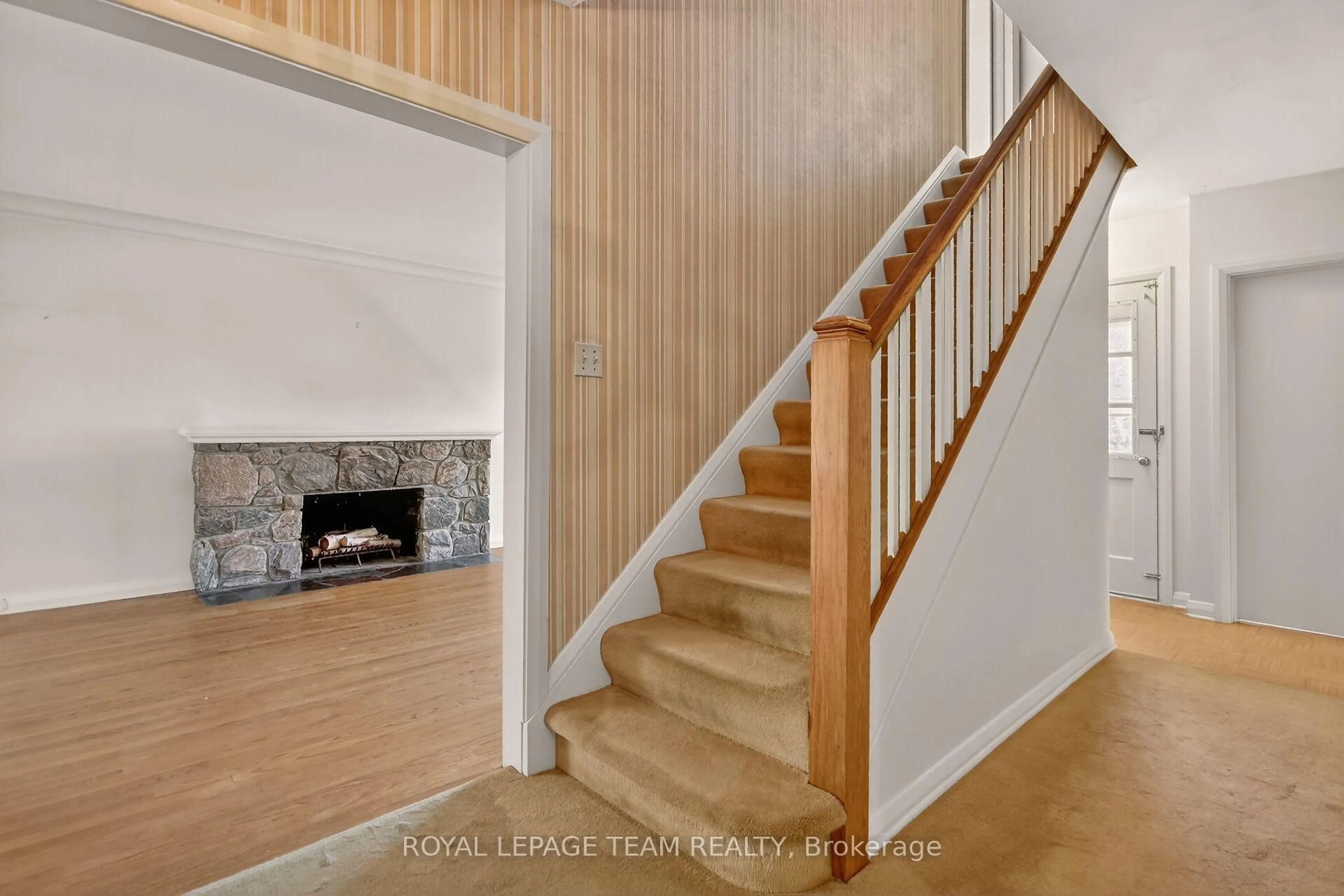 Stairs for 630 Fraser Ave, Ottawa Ontario K2A 2R5