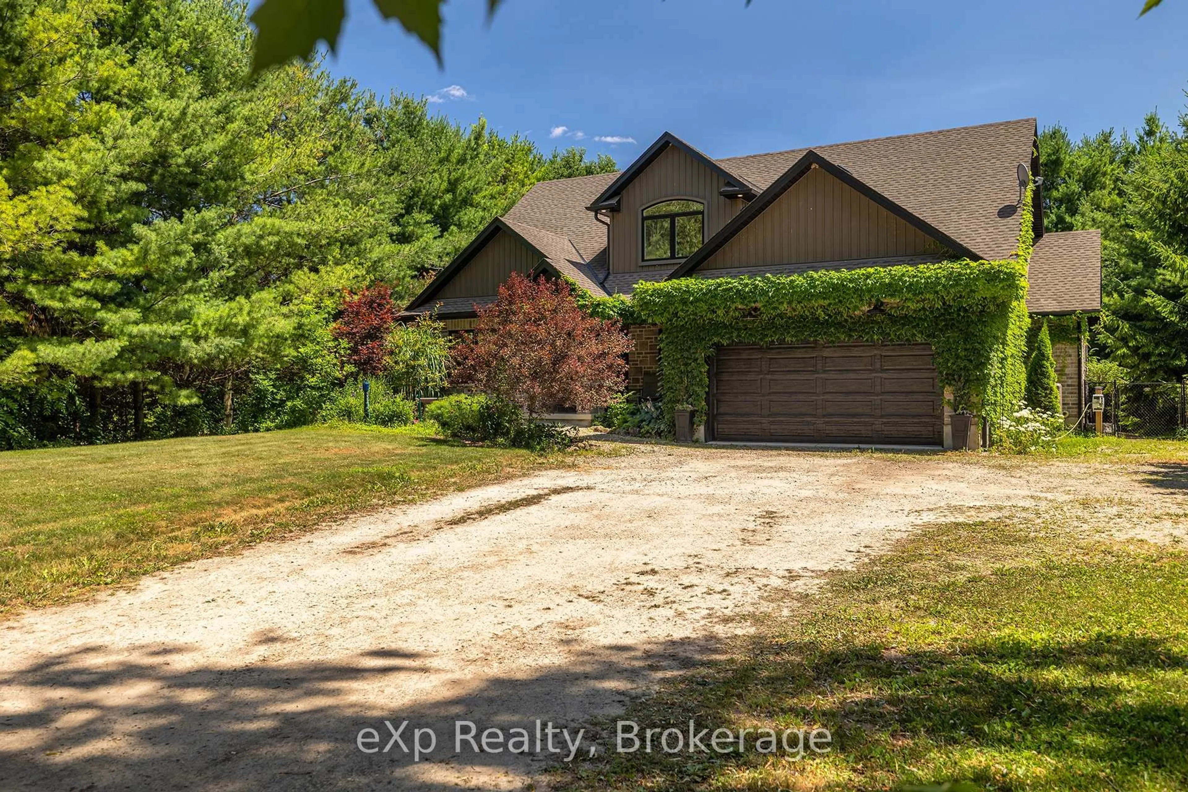 A pic from outside/outdoor area/front of a property/back of a property/a pic from drone, water/lake/river/ocean view for 45372 Davies St, Huron East Ontario N0G 1B0