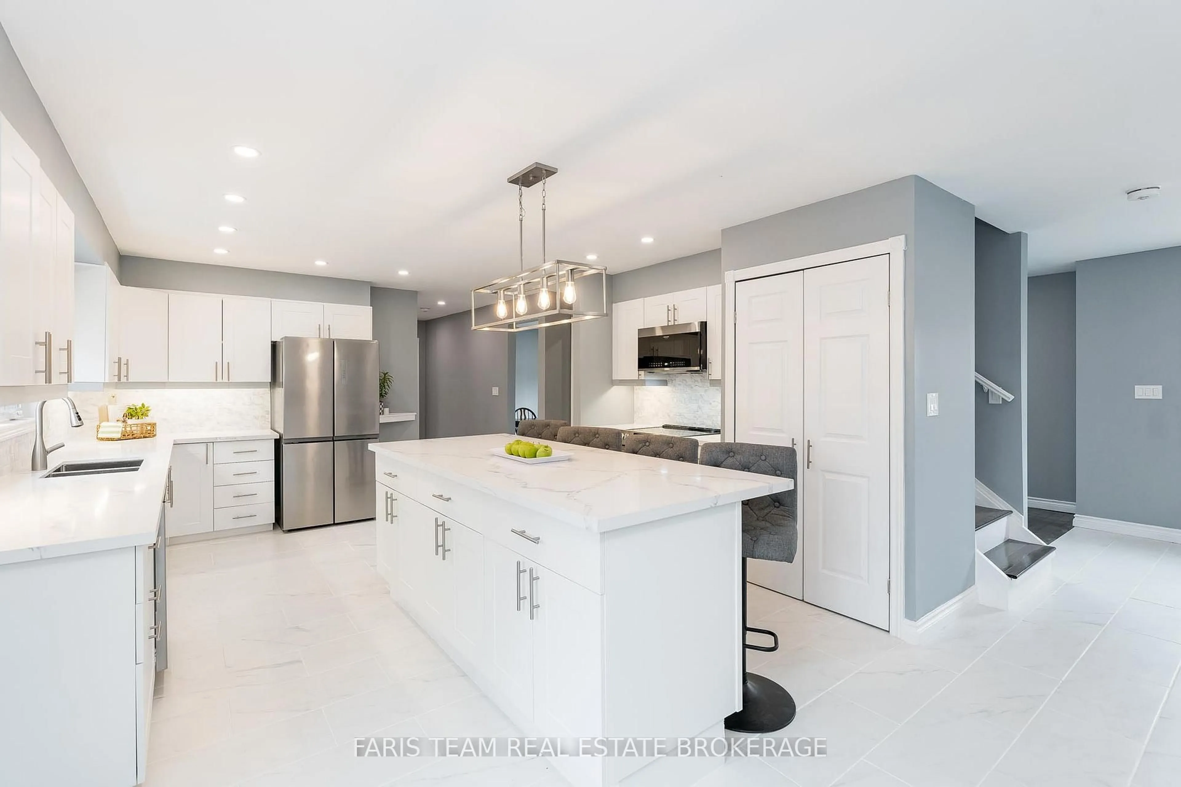 Open concept kitchen, ceramic/tile floor for 15 Lankin Ave, Bracebridge Ontario P1L 1Y4