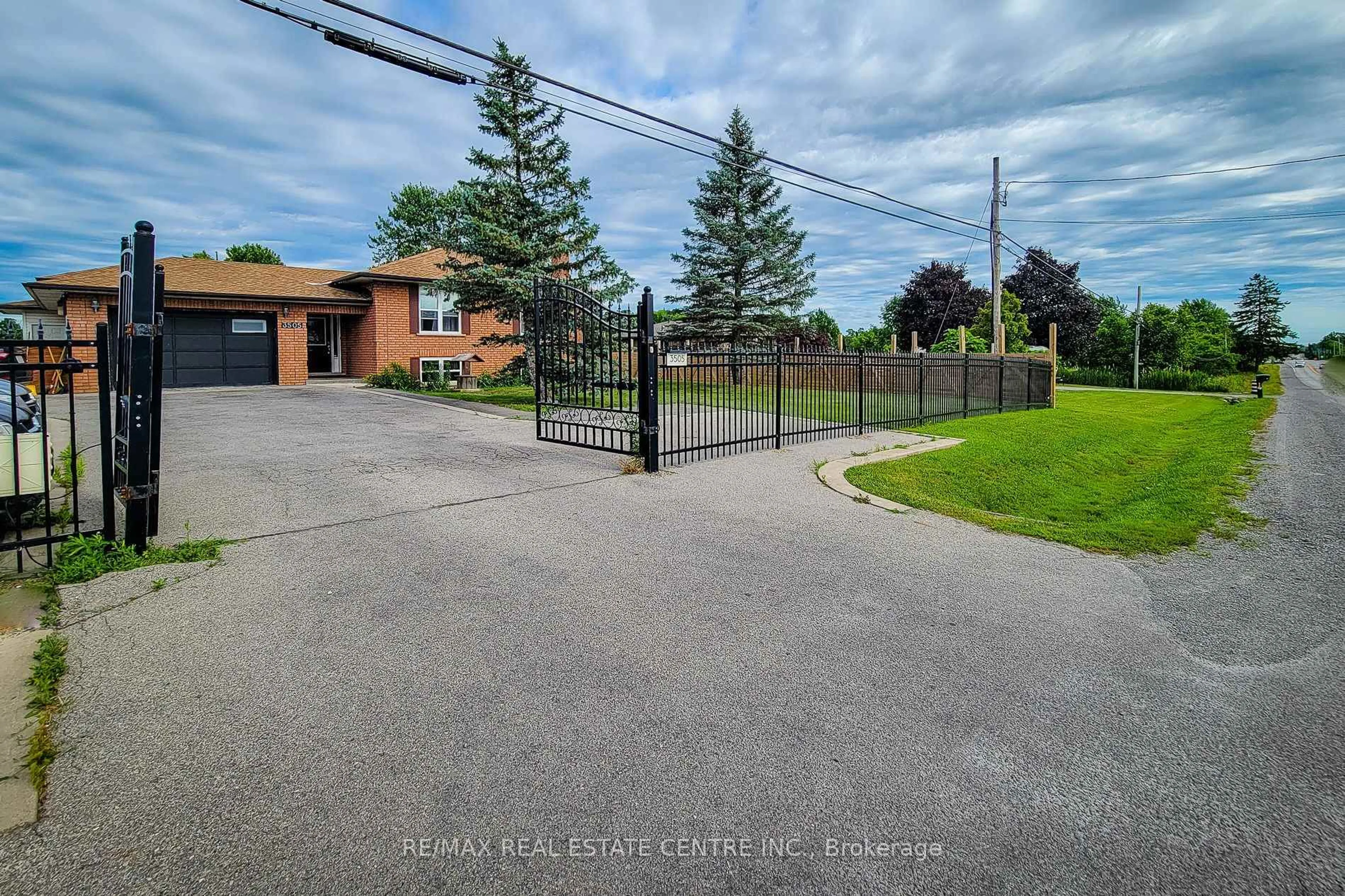 A pic from outside/outdoor area/front of a property/back of a property/a pic from drone, street for 3505 Hwy 56 Rd, Hamilton Ontario L0R 1C0