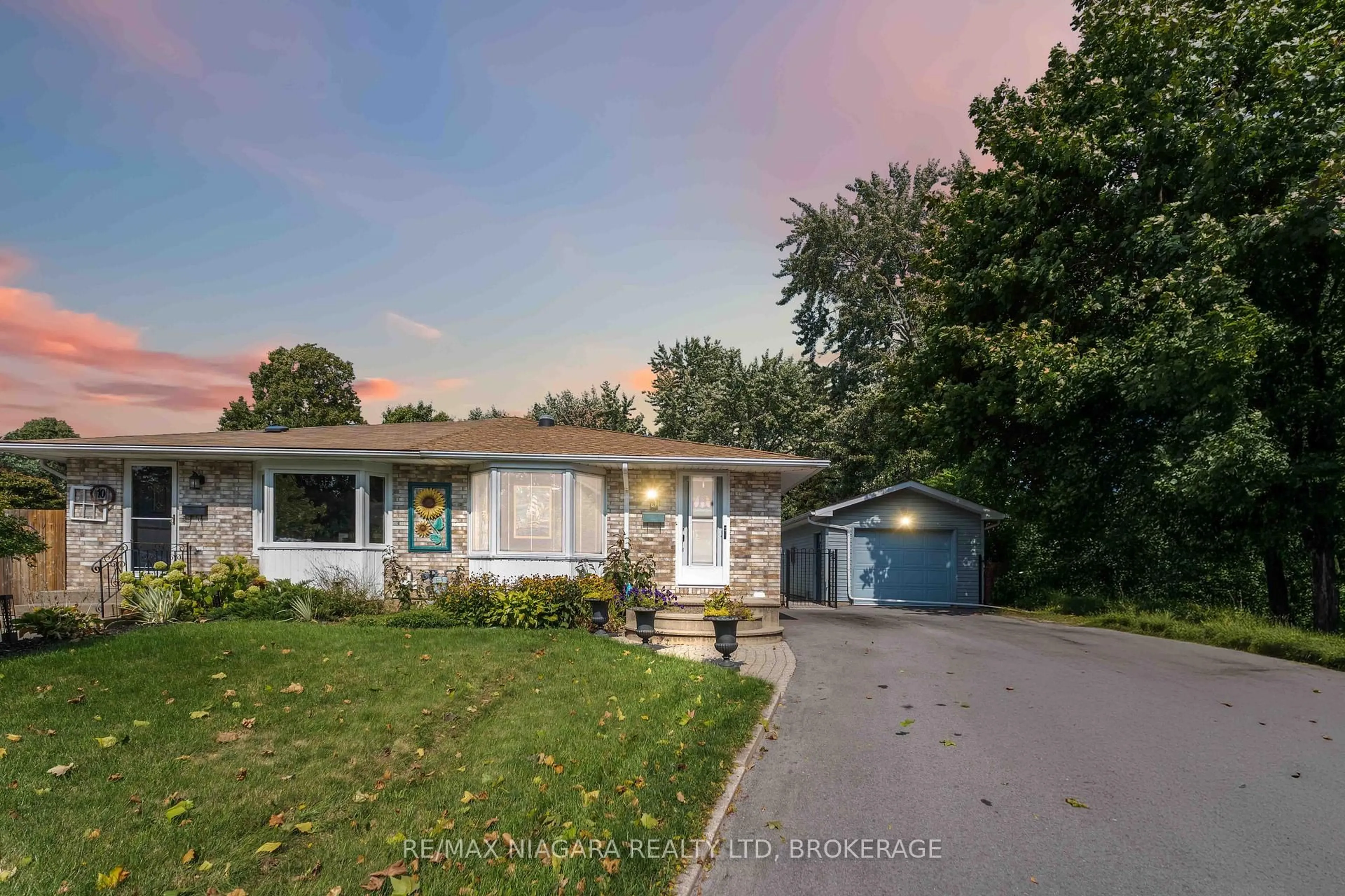 Unknown for 8 Huntingwood Gate, St. Catharines Ontario L2N 4J9