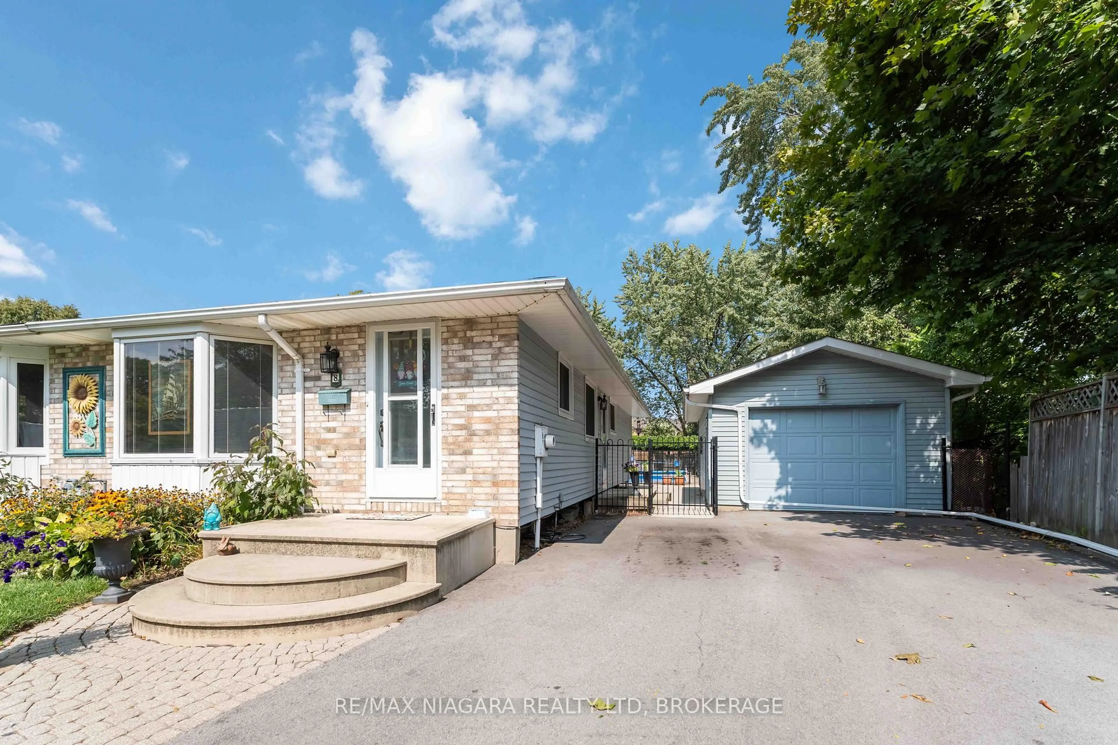 Unknown for 8 Huntingwood Gate, St. Catharines Ontario L2N 4J9