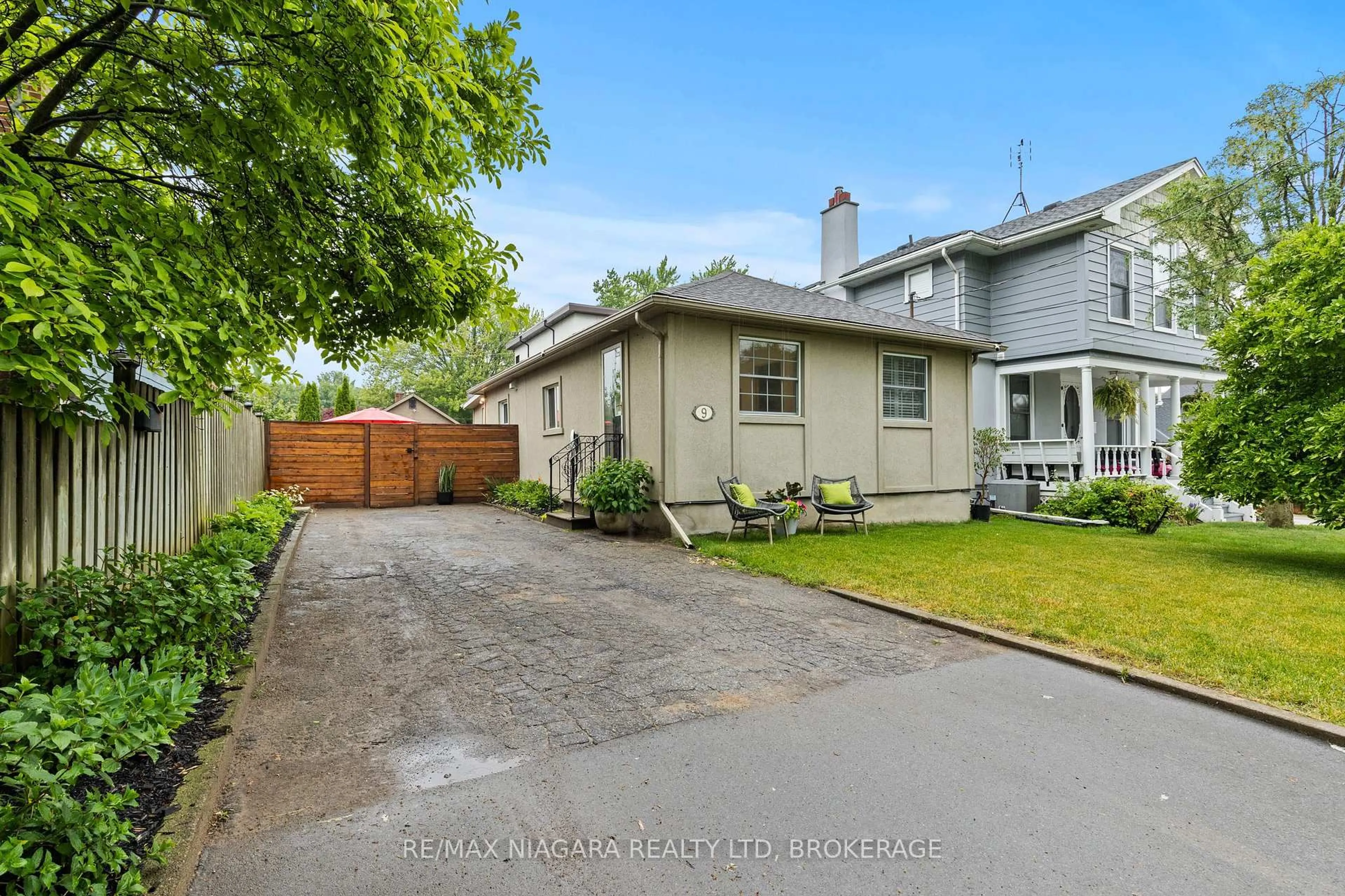 A pic from outside/outdoor area/front of a property/back of a property/a pic from drone, street for 9 Shelley Ave, St. Catharines Ontario L2N 5L4