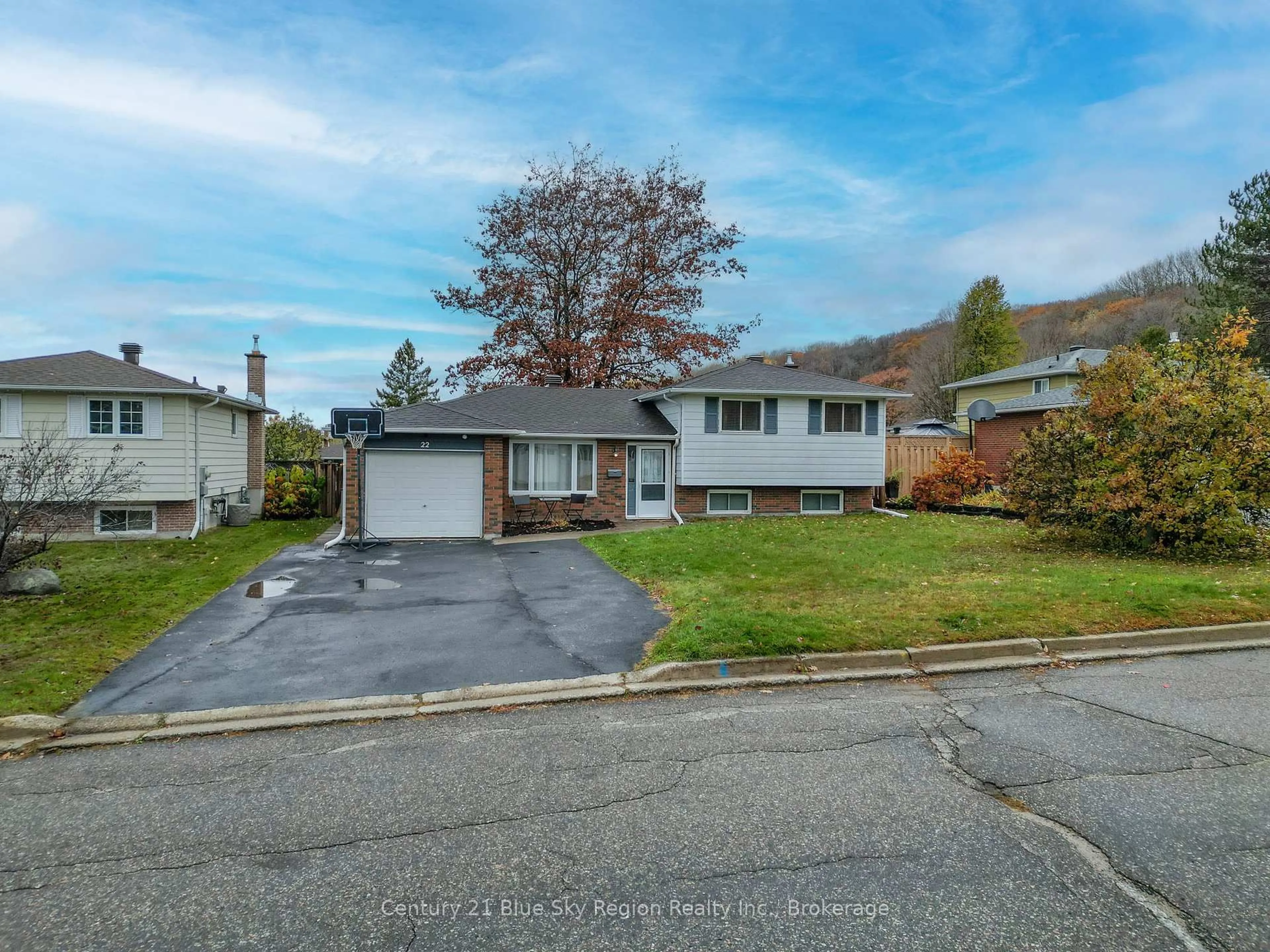 A pic from outside/outdoor area/front of a property/back of a property/a pic from drone, street for 22 Kathryn Cres, North Bay Ontario P1B 8P4