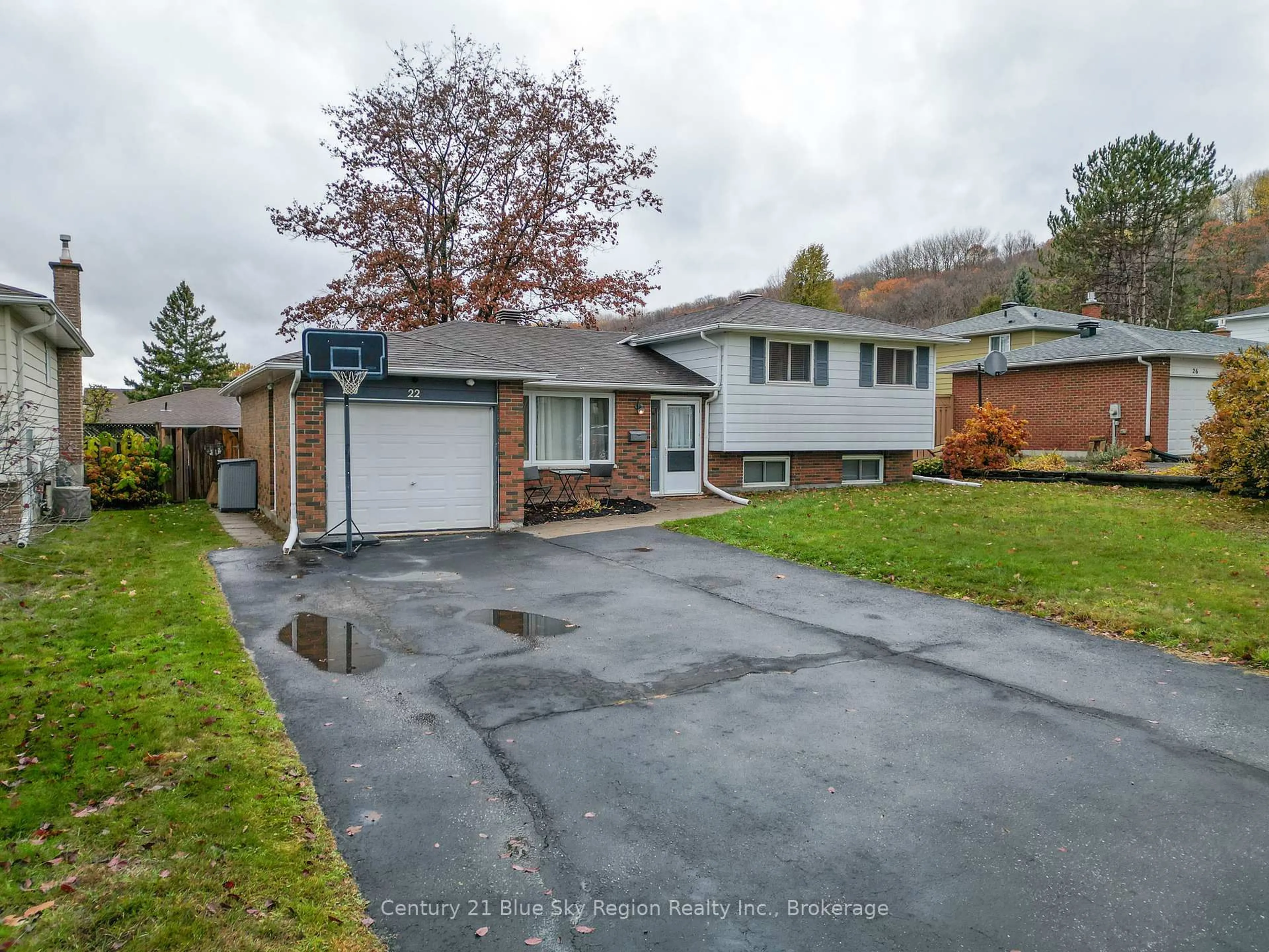 A pic from outside/outdoor area/front of a property/back of a property/a pic from drone, street for 22 Kathryn Cres, North Bay Ontario P1B 8P4