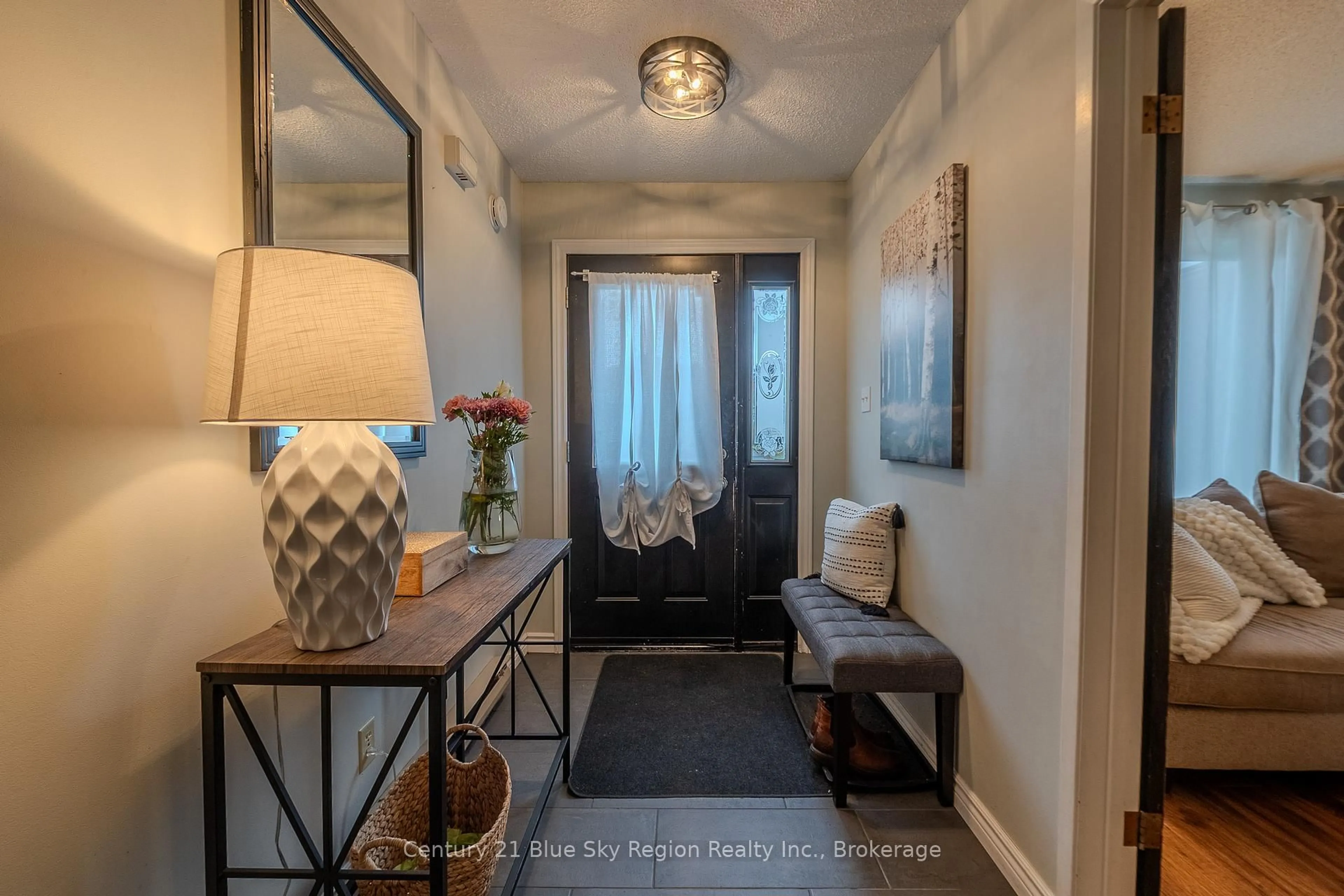 Indoor entryway for 22 Kathryn Cres, North Bay Ontario P1B 8P4