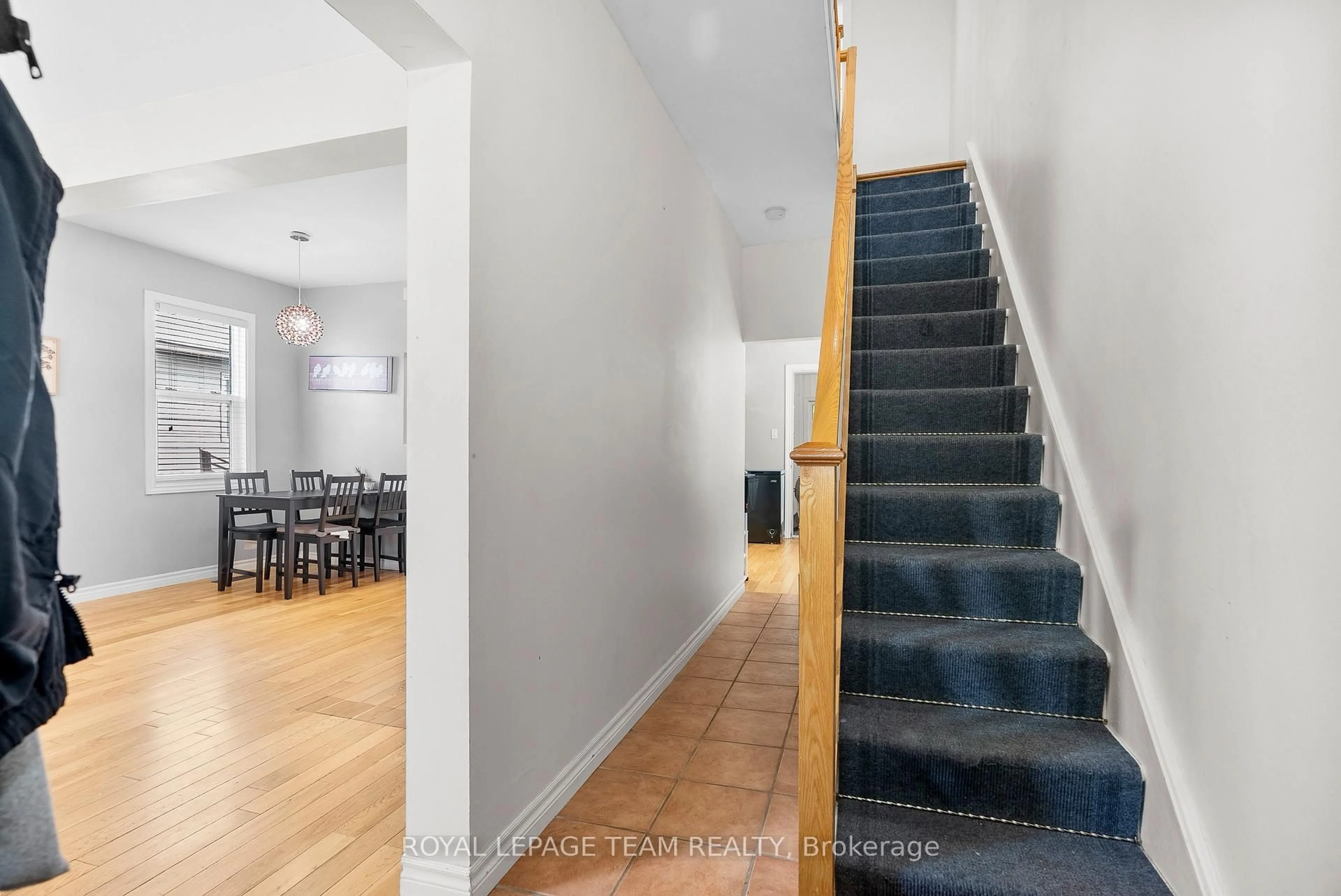 Unknown for 240 Garneau St, Ottawa Ontario K1L 7T8