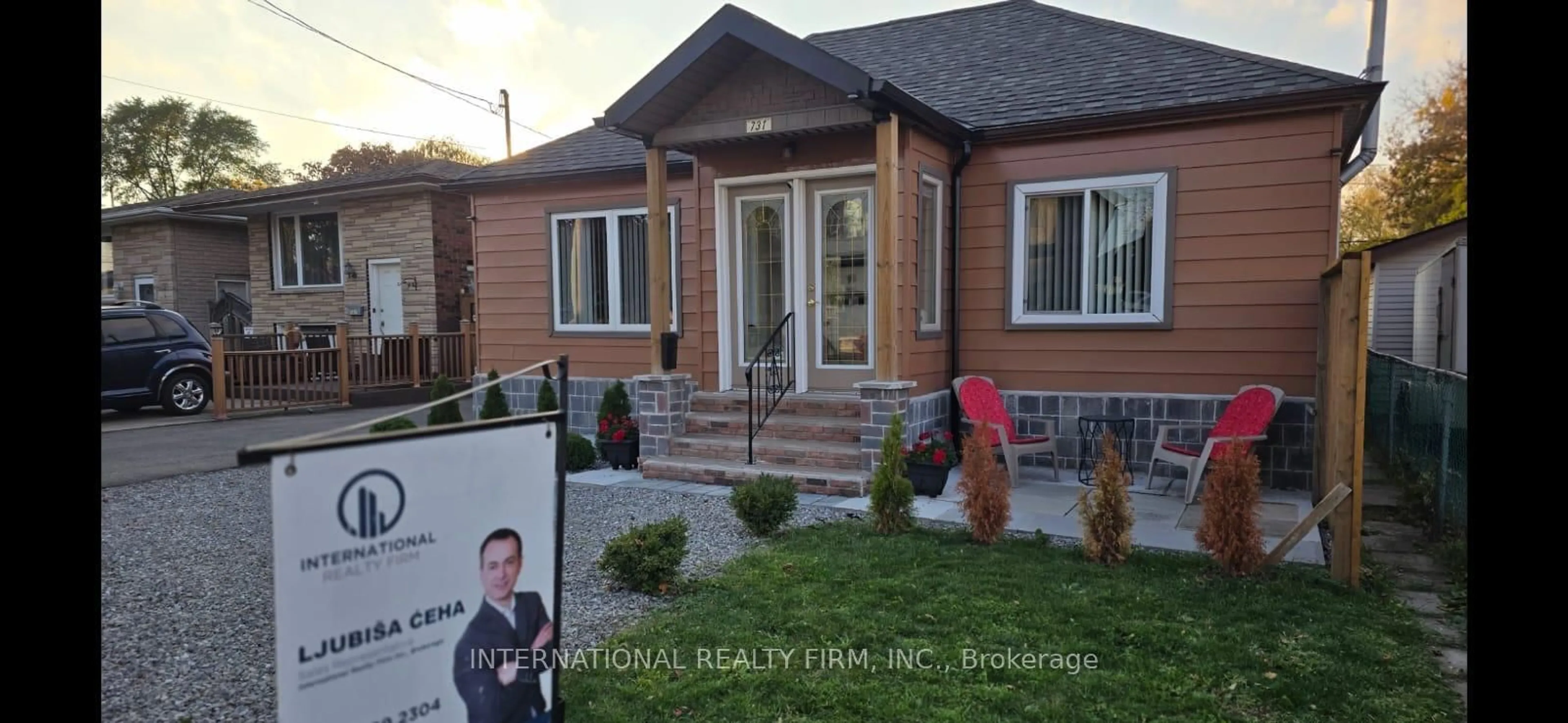 Home with brick exterior material, street for 731 Knox Ave, Hamilton Ontario L8H 6K7