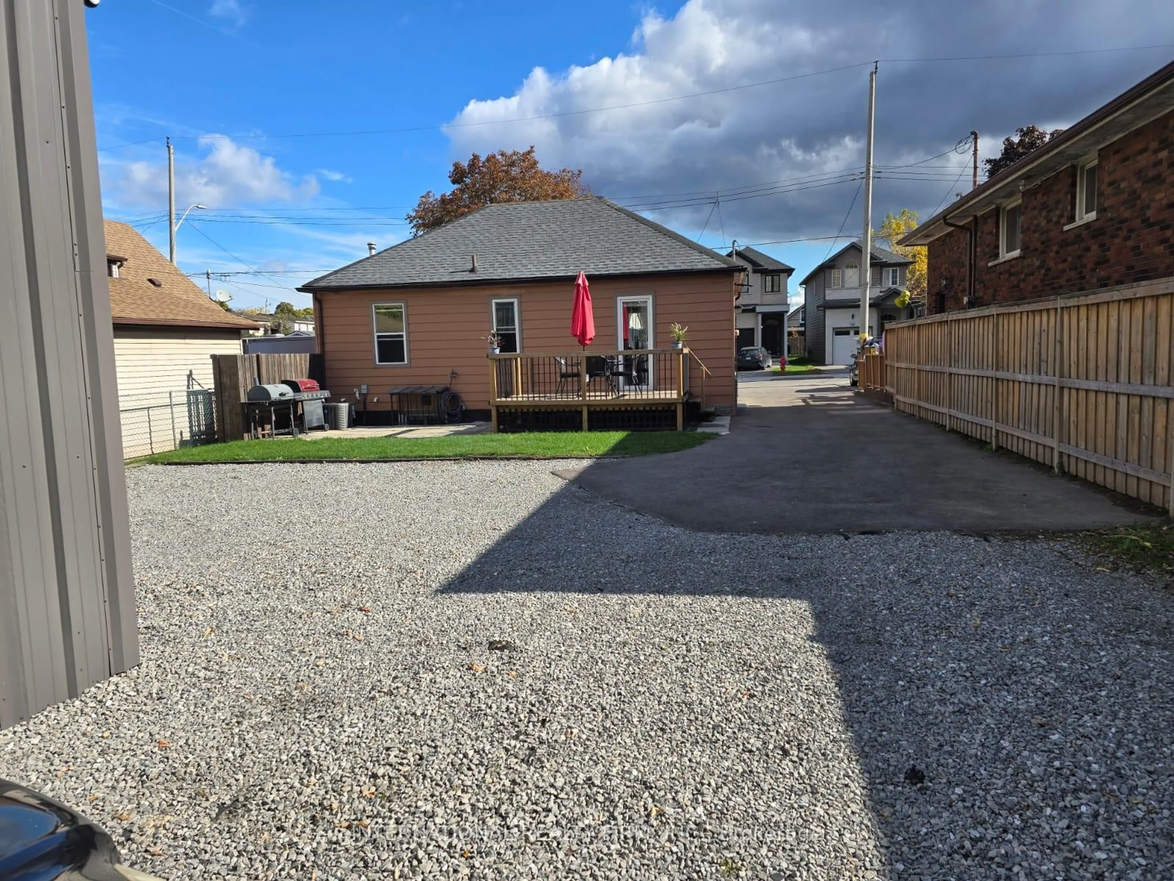 A pic from outside/outdoor area/front of a property/back of a property/a pic from drone, street for 731 Knox Ave, Hamilton Ontario L8H 6K7