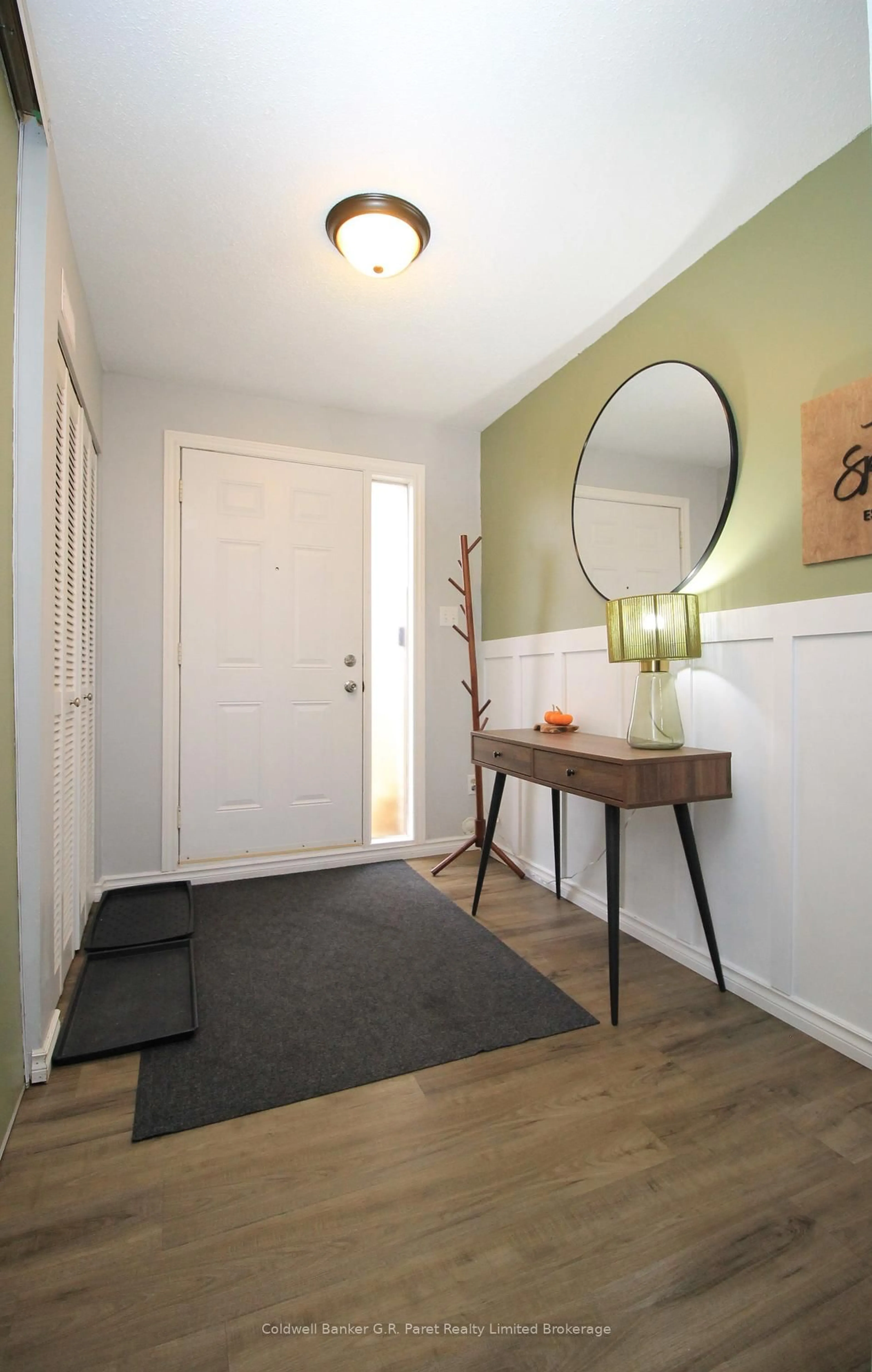 Indoor entryway for 129 Concession St #16, Tillsonburg Ontario N4G 4N4