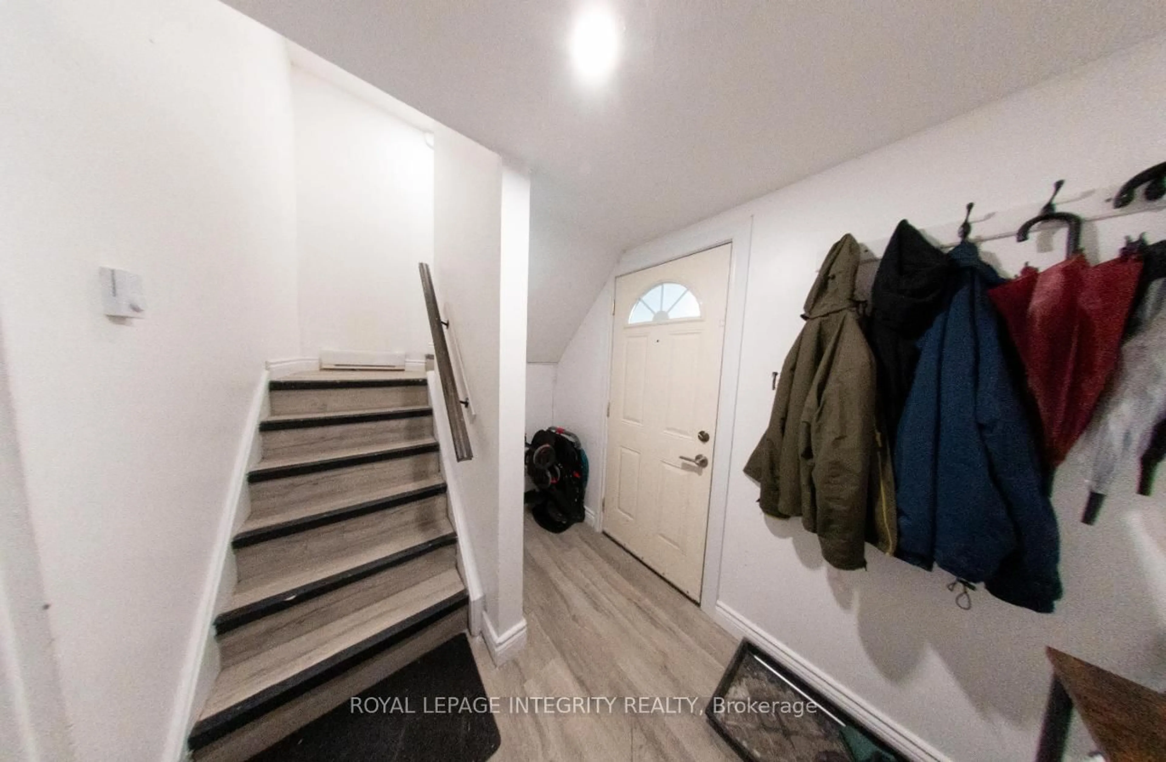 Indoor entryway for 3415 Uplands Dr #44, Ottawa Ontario K1V 9N3