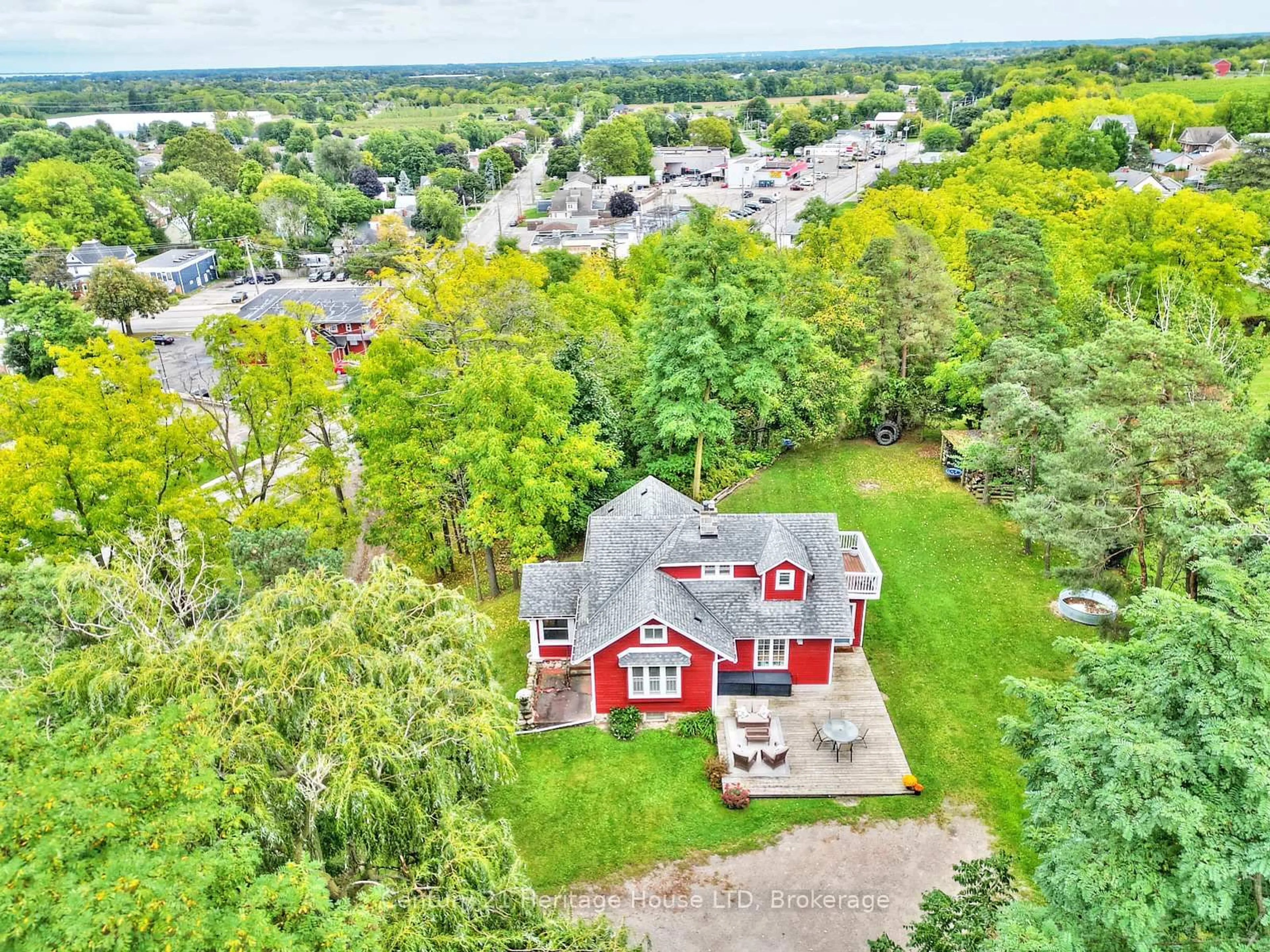 A pic from outside/outdoor area/front of a property/back of a property/a pic from drone, street for 3426 KING St, Lincoln Ontario L0R 2C0
