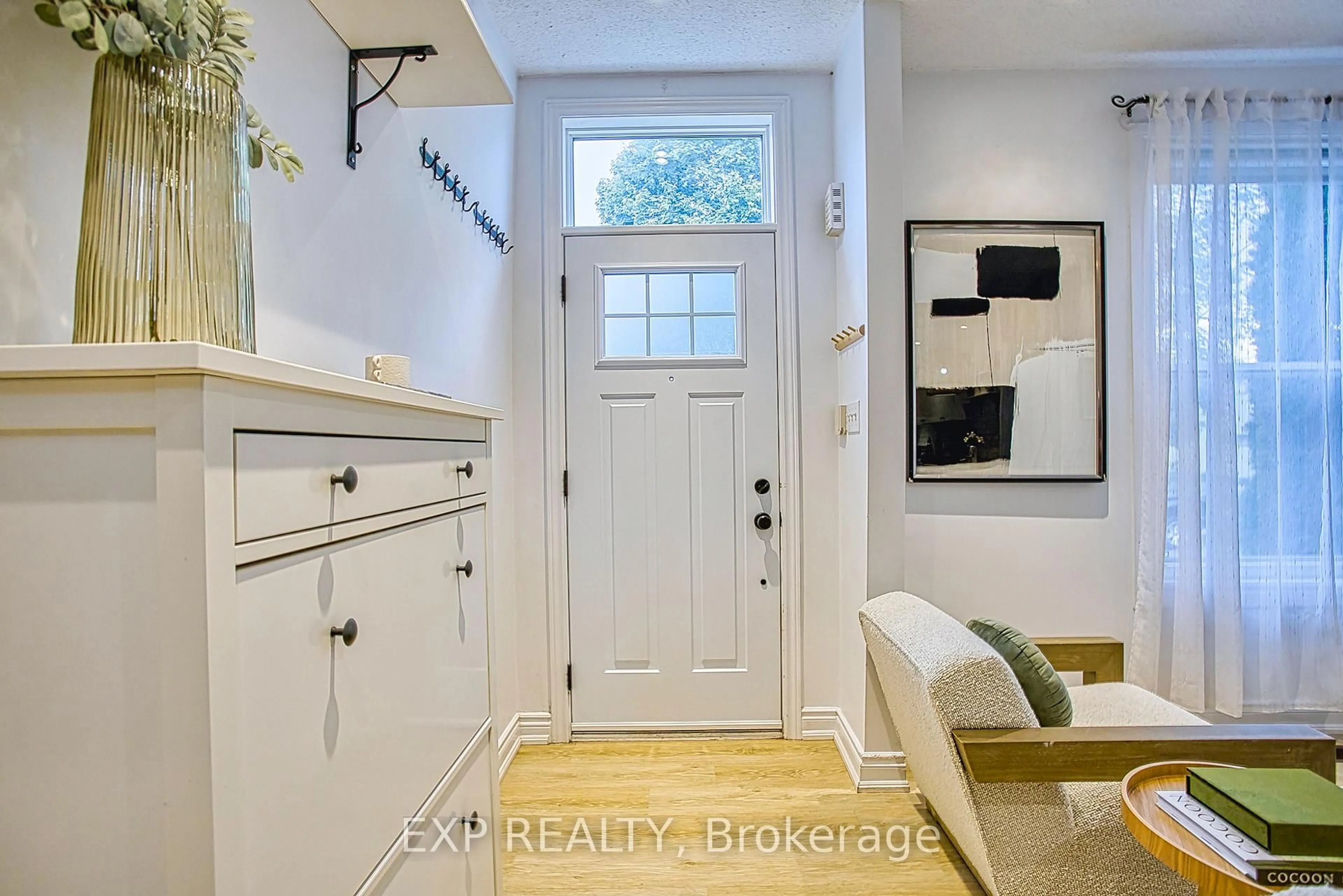 Indoor entryway for 82 Ashley St, Hamilton Ontario L8L 5T1