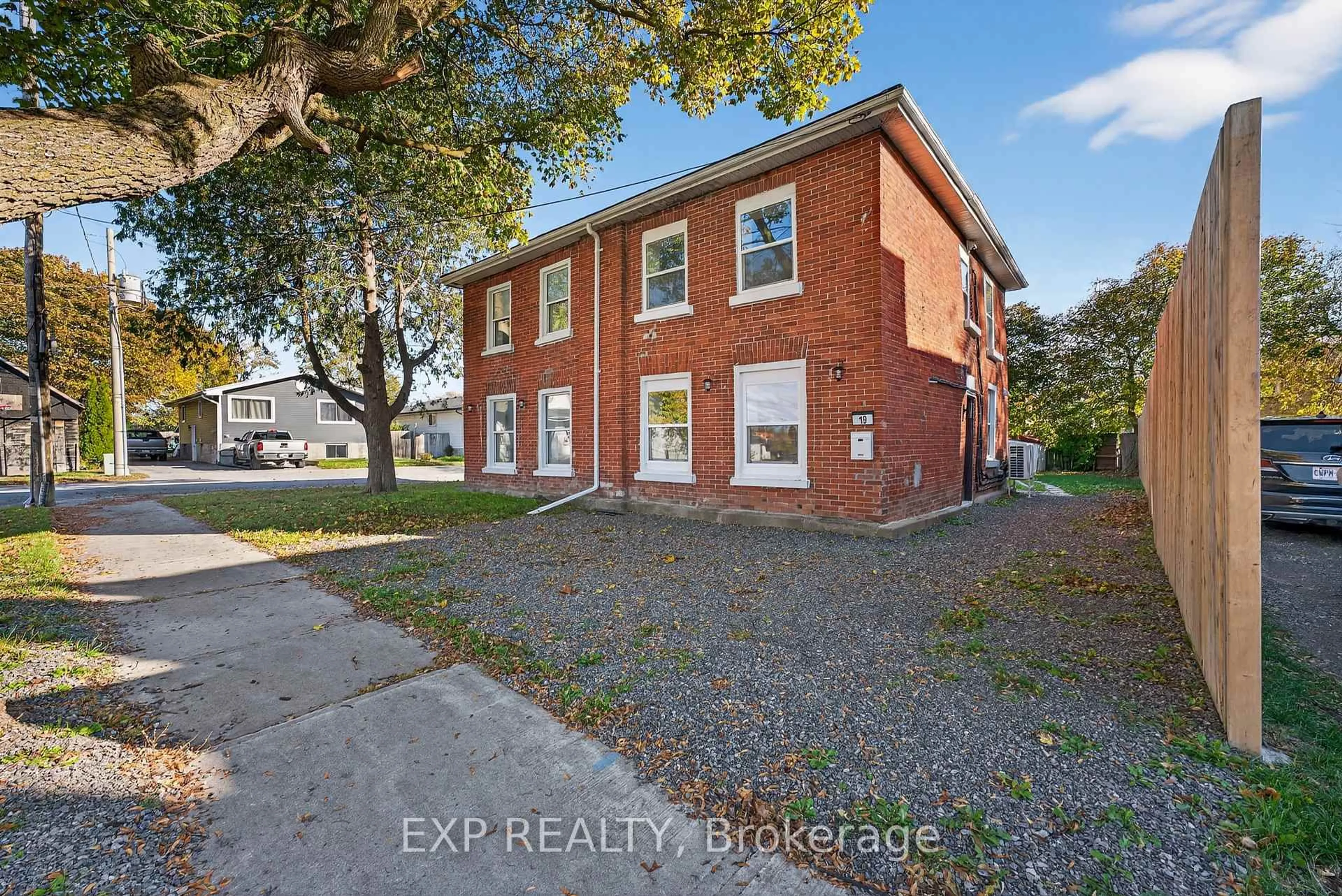 A pic from outside/outdoor area/front of a property/back of a property/a pic from drone, building for 19 & 21 Railway Terr, Belleville Ontario K8N 2R8