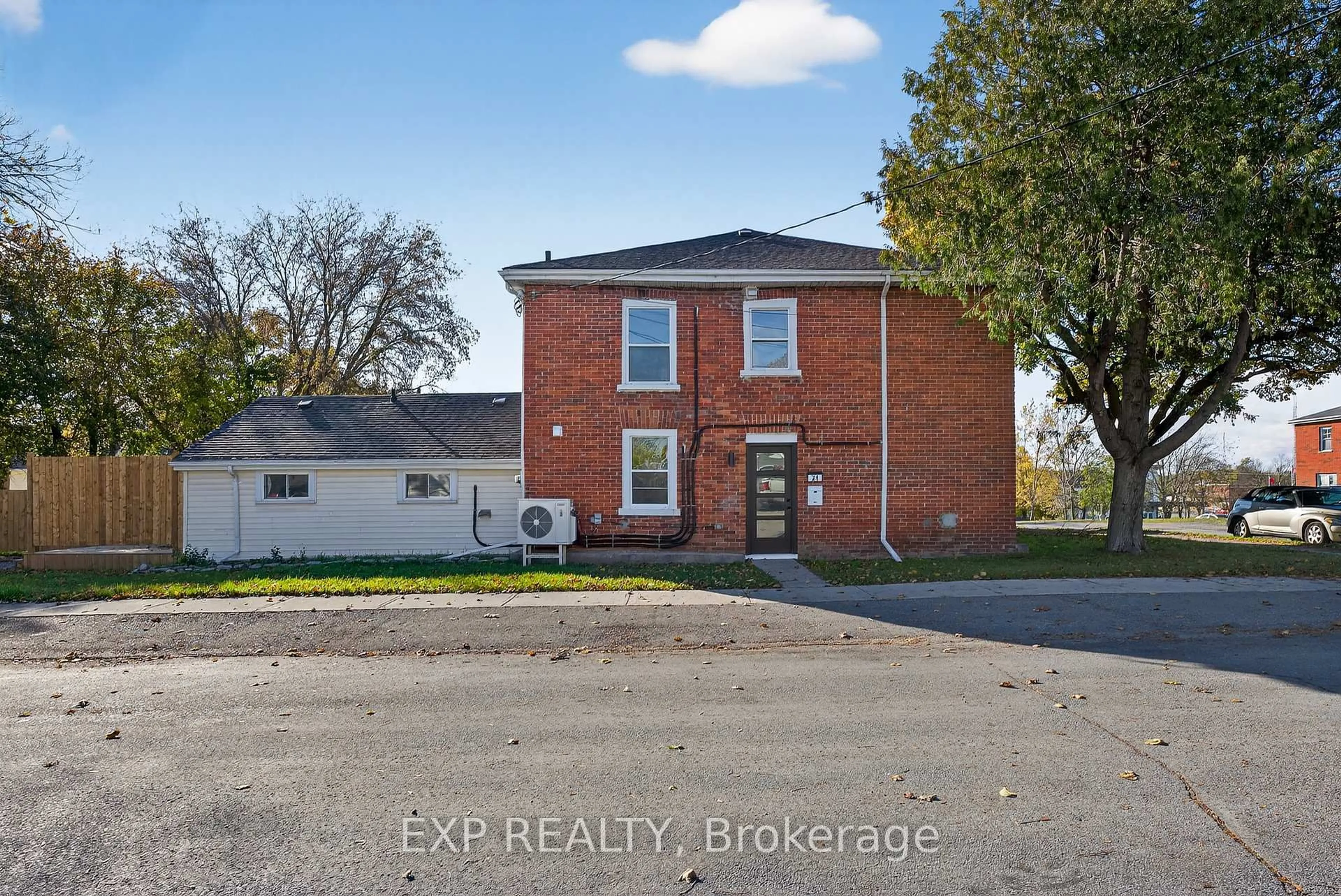 A pic from outside/outdoor area/front of a property/back of a property/a pic from drone, building for 19 & 21 Railway Terr, Belleville Ontario K8N 2R8