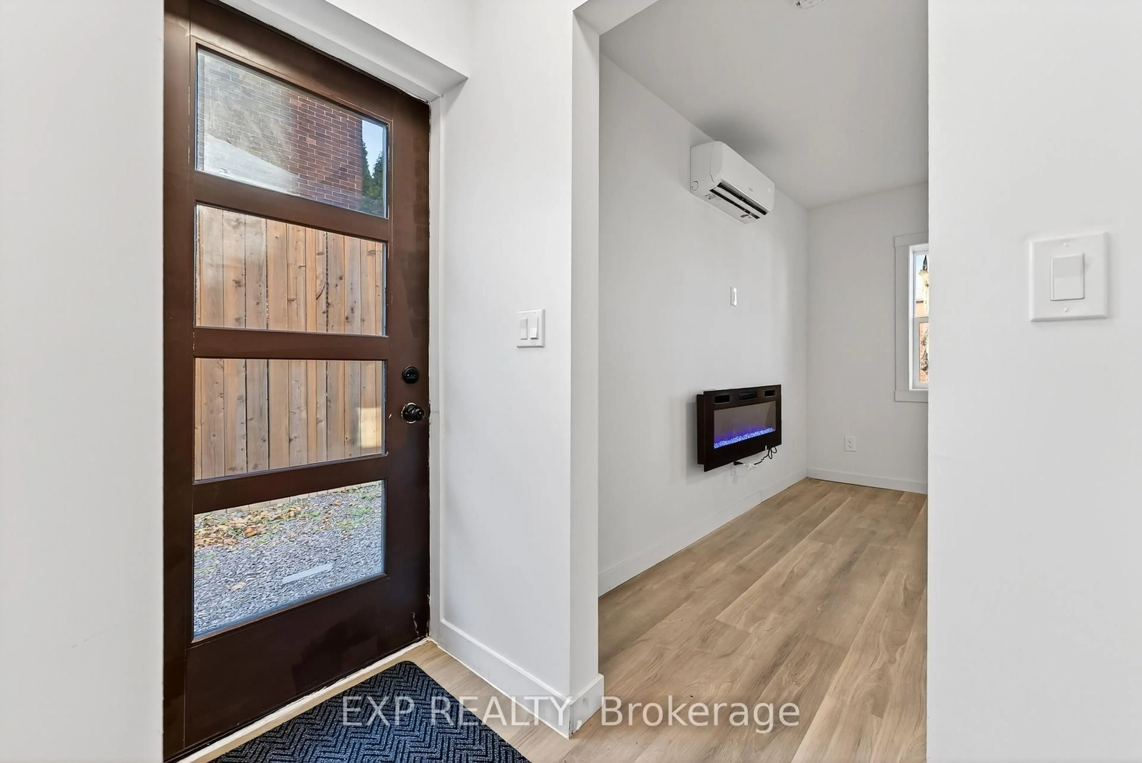 Indoor entryway for 19 & 21 Railway Terr, Belleville Ontario K8N 2R8