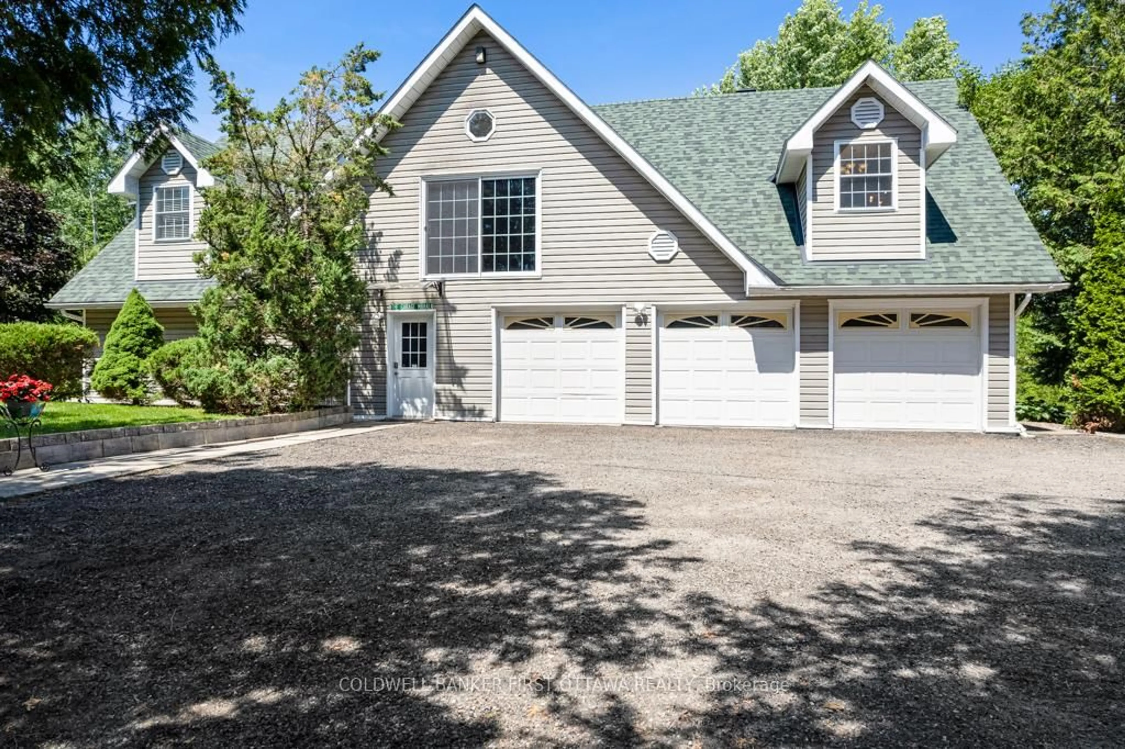 Indoor garage for 320 Pike Lake Route 12 Rd, Perth Ontario K7H 3C5