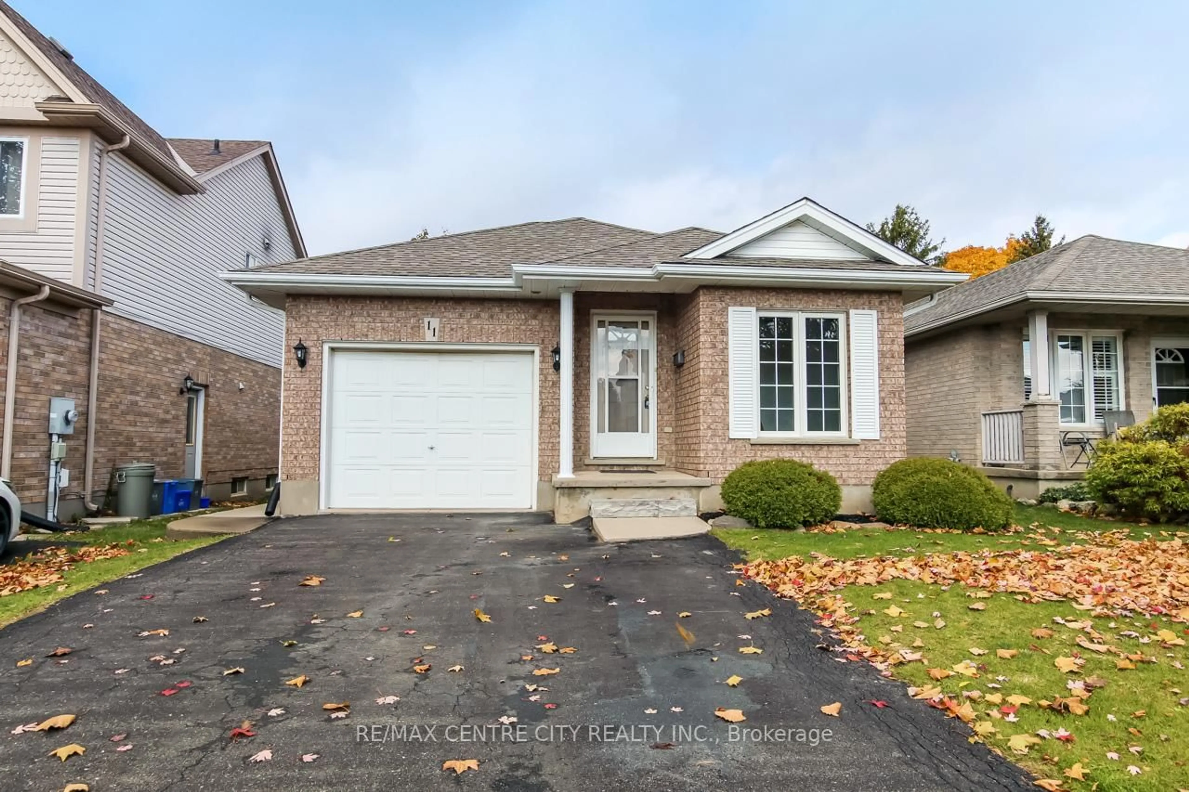 Home with brick exterior material, street for 11 Axford Pkwy, St. Thomas Ontario N5R 6E6