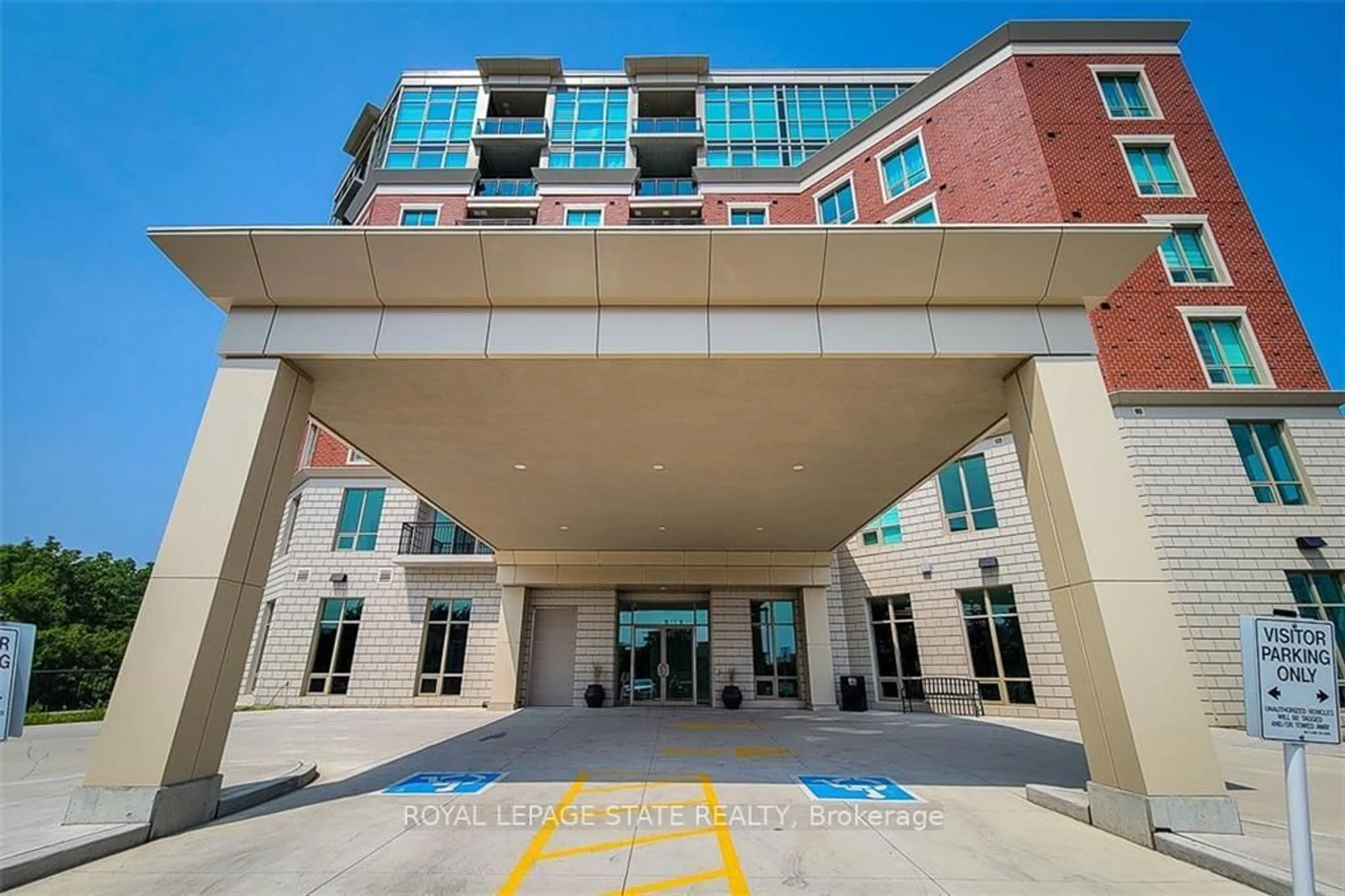 Indoor foyer for 2750 King St #515, Hamilton Ontario L8G 1J4