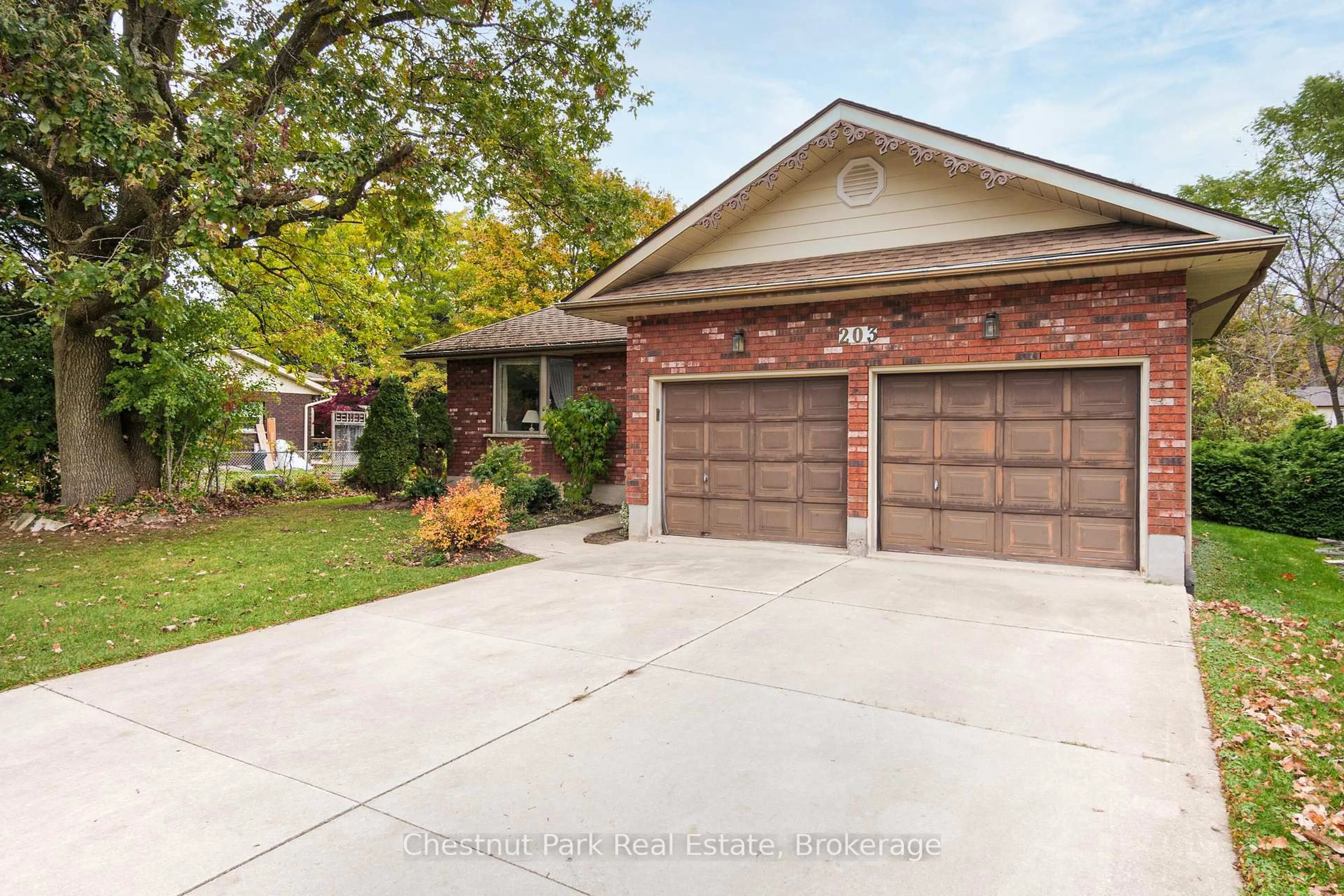Home with brick exterior material, street for 203 5th Ave, Owen Sound Ontario N4K 6G2