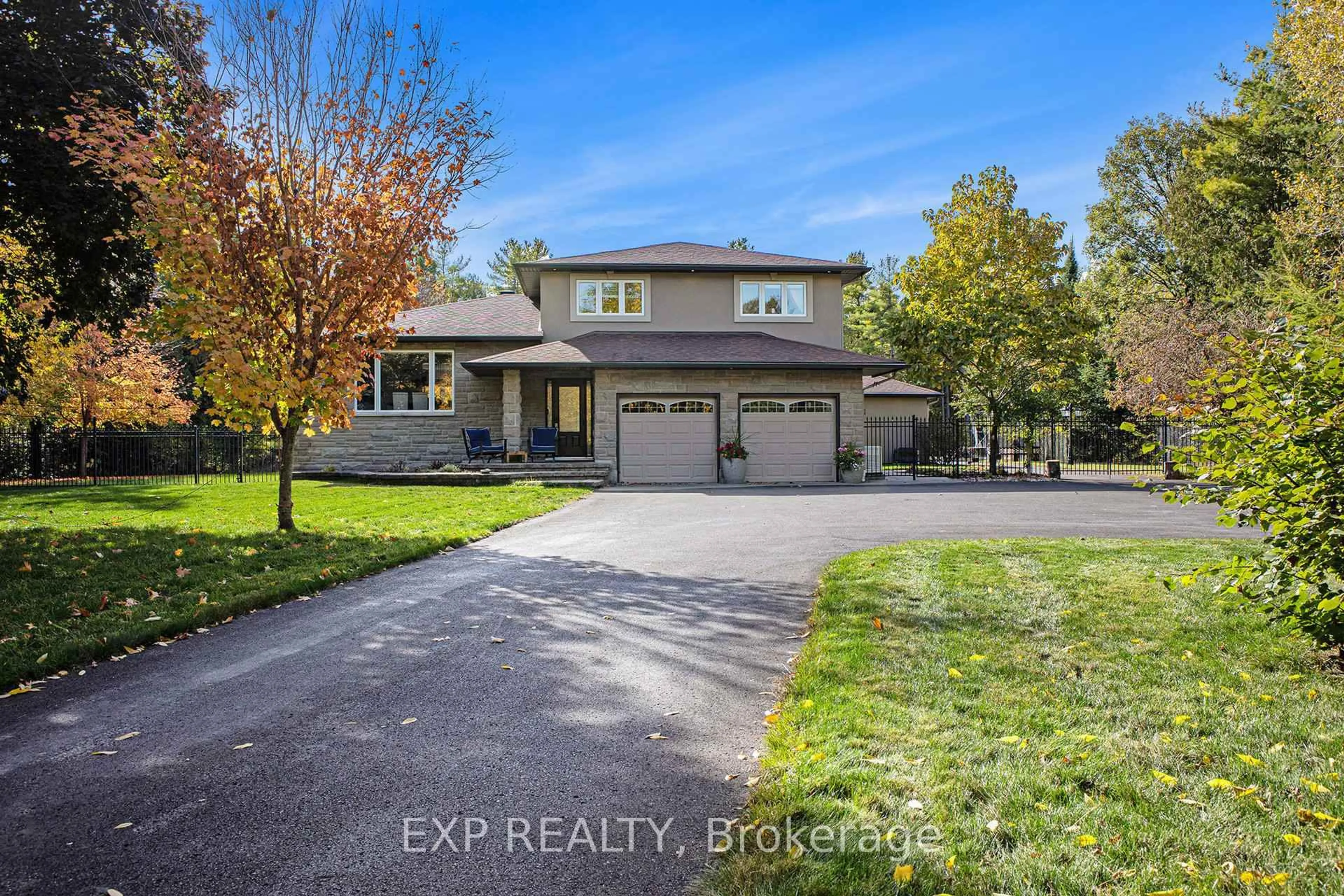 A pic from outside/outdoor area/front of a property/back of a property/a pic from drone, water/lake/river/ocean view for 10 Carlisle Circ, Ashton Ontario K0A 1B0