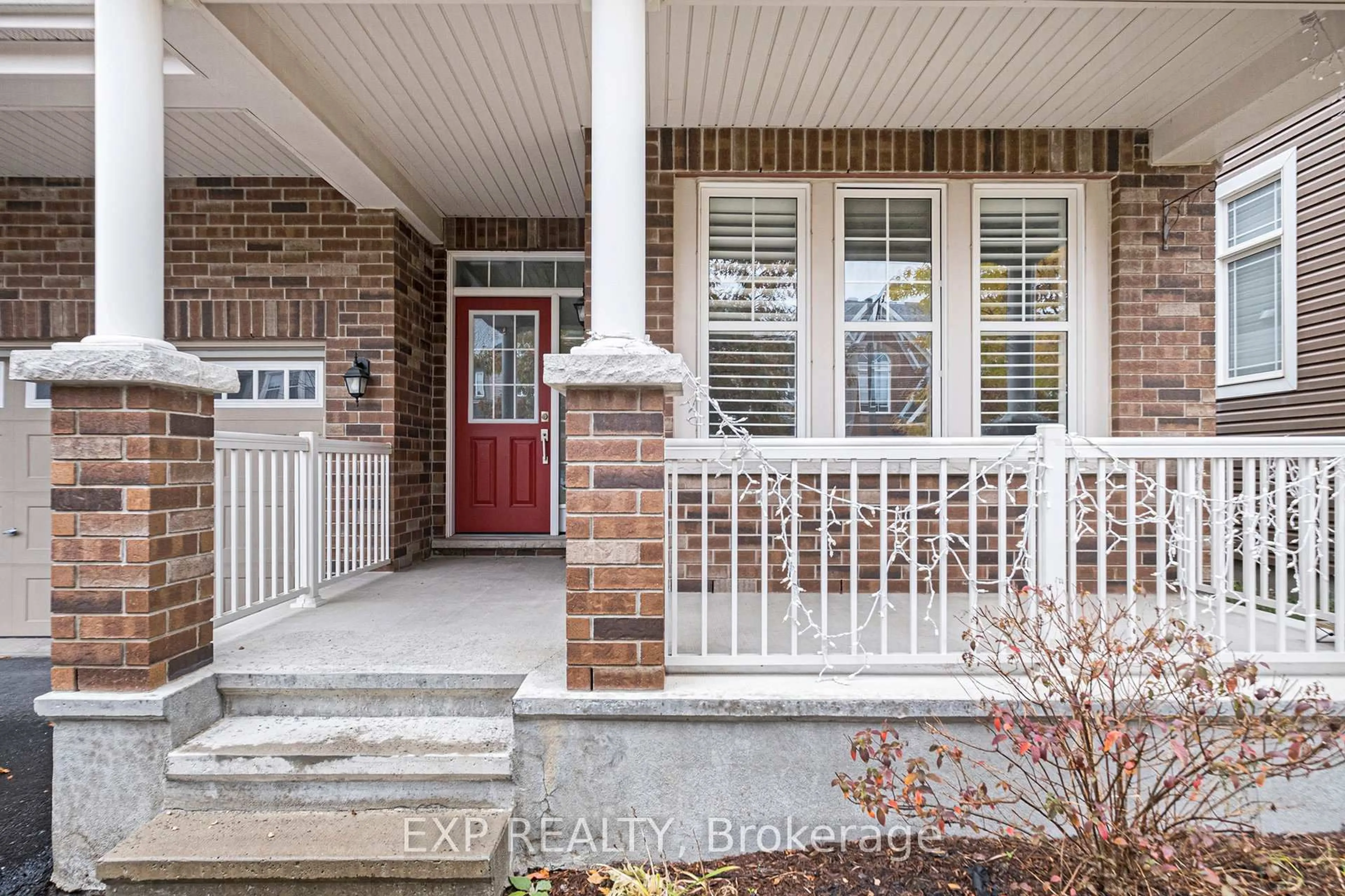 Indoor entryway for 186 Lamprey St, Ottawa Ontario K2J 6C3