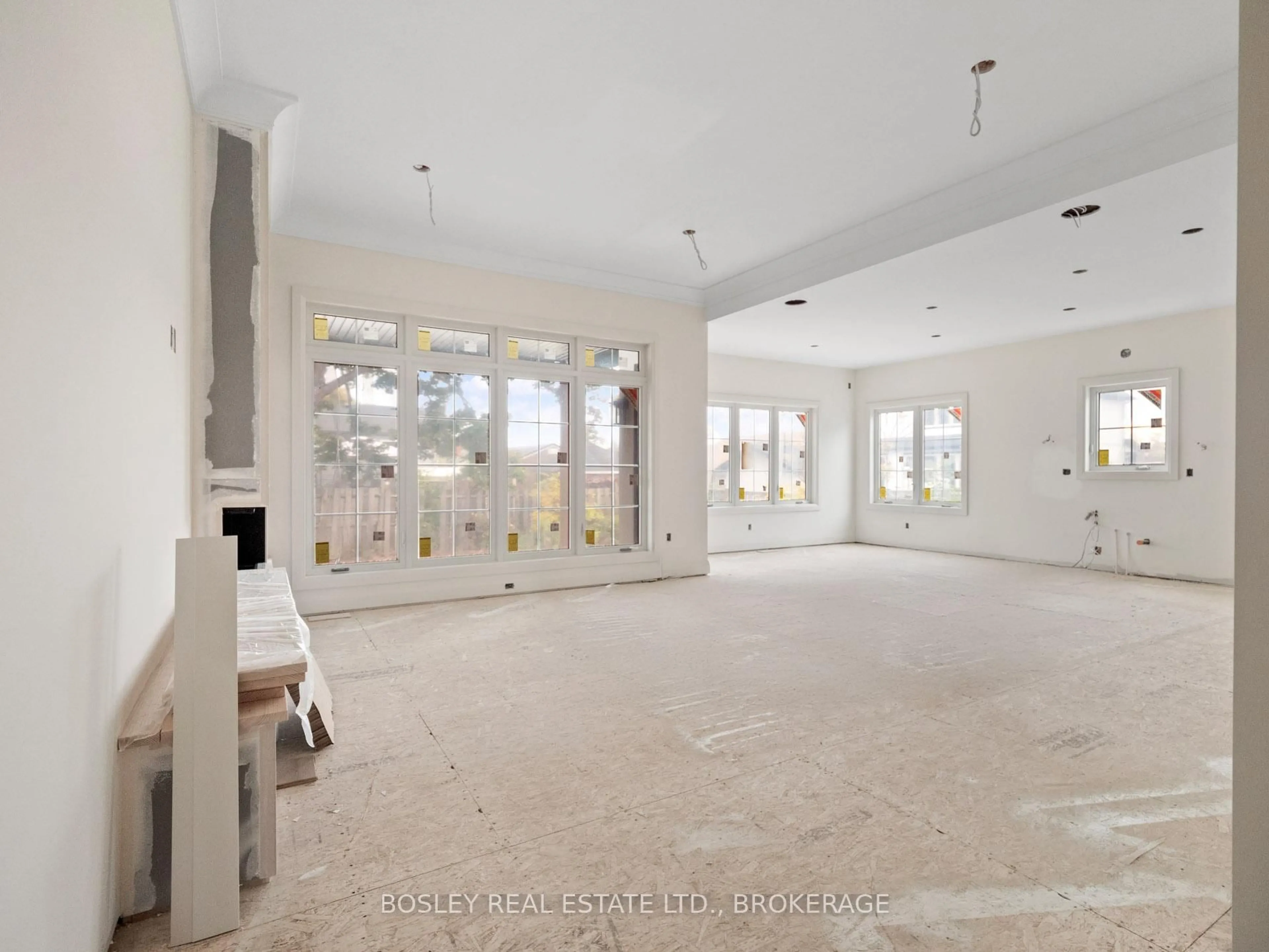 Indoor foyer for 60 Pleasant Ave, Fort Erie Ontario L0S 1N0