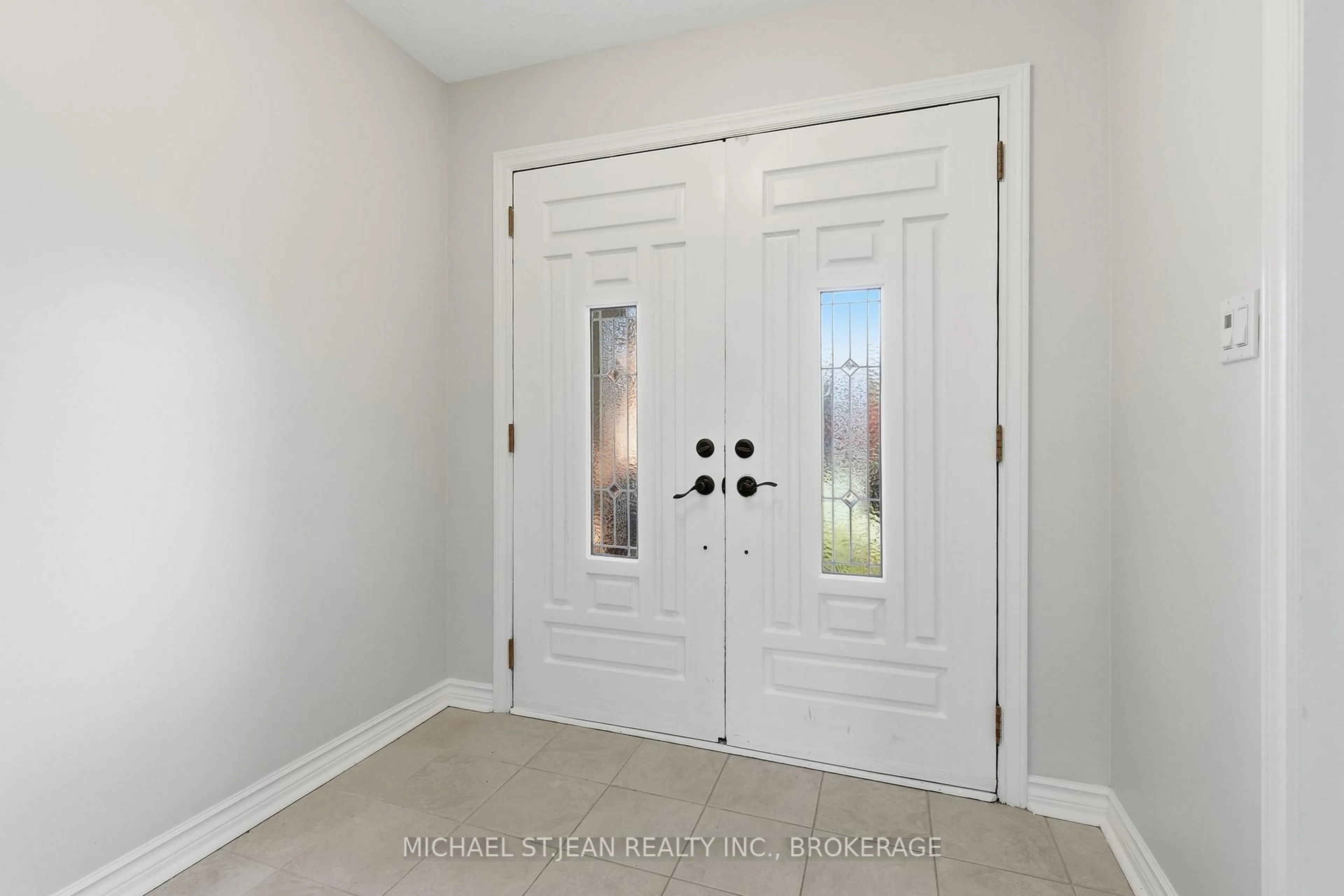 Indoor entryway for 78 Ackland St, Hamilton Ontario L8J 1H9