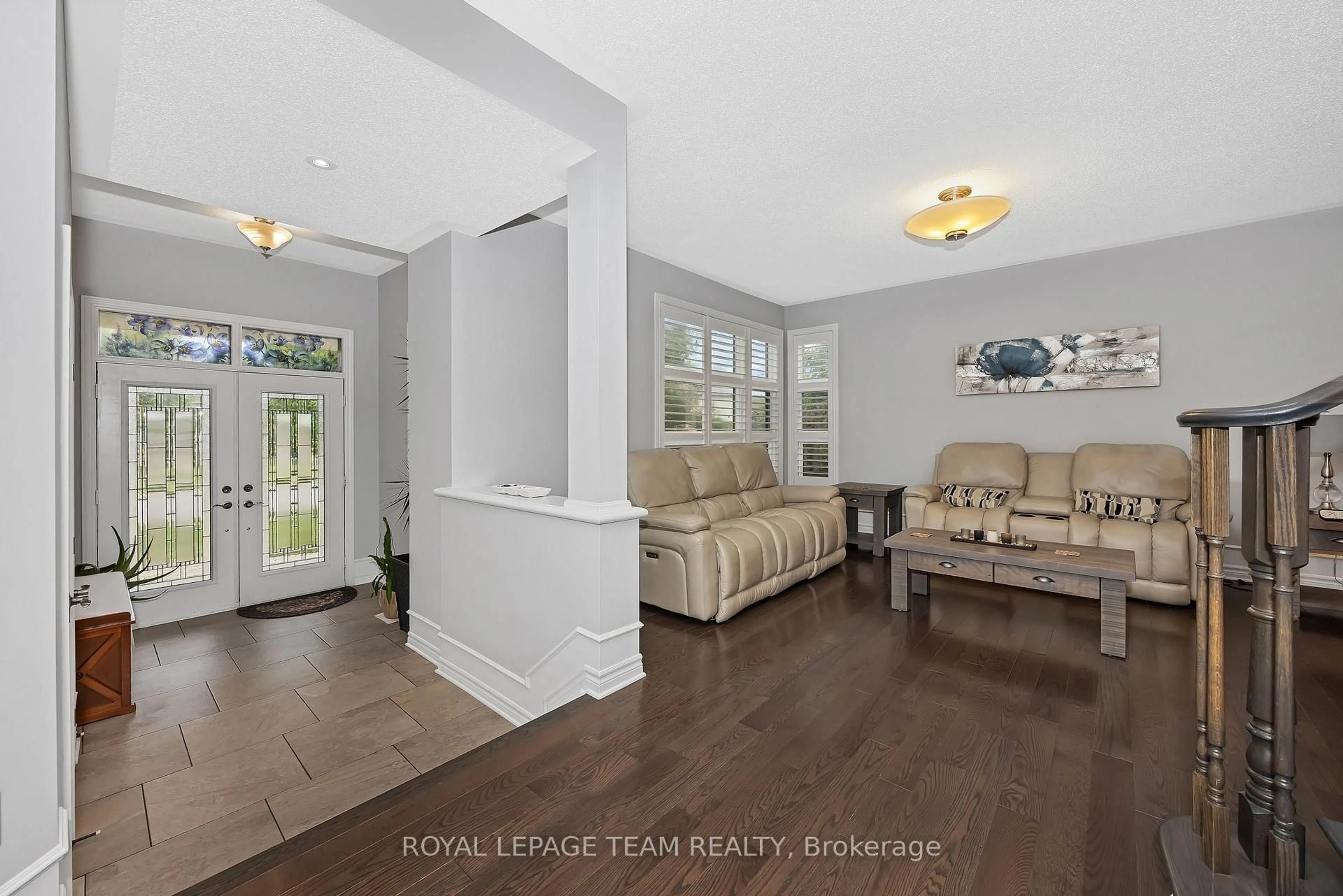 Indoor entryway for 51 Bridle Crest Crt, Ottawa Ontario K2M 0H5