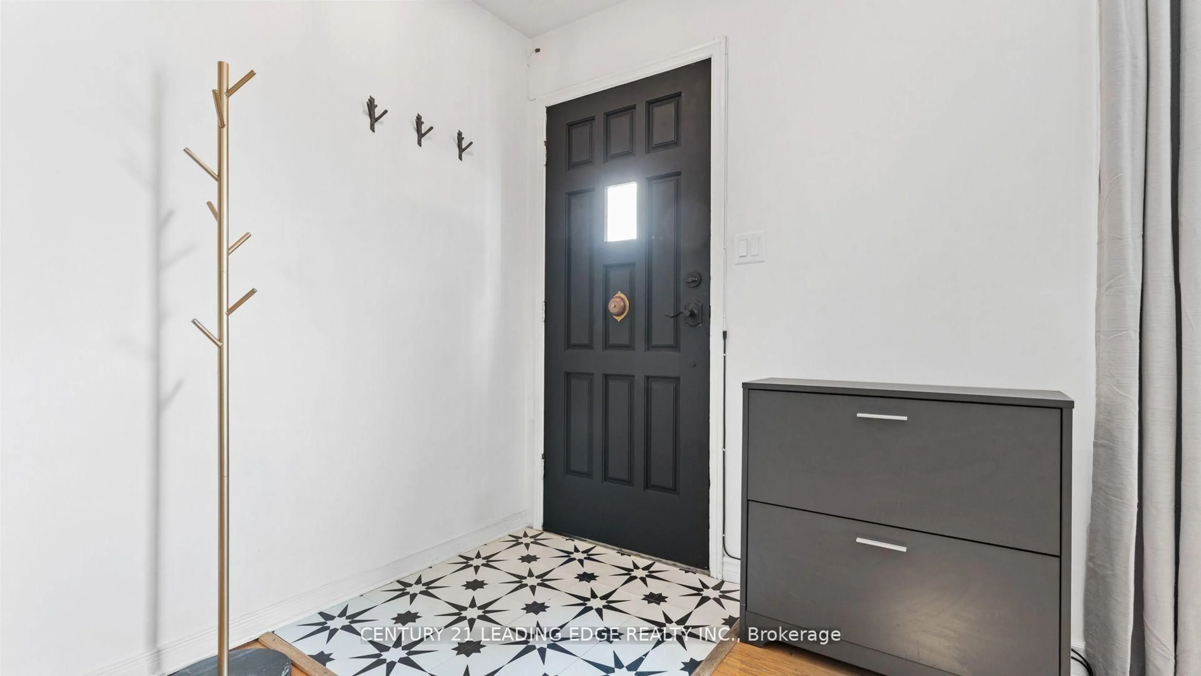 Indoor entryway for 58 Falesy Ave, Kitchener Ontario N2A 1N9