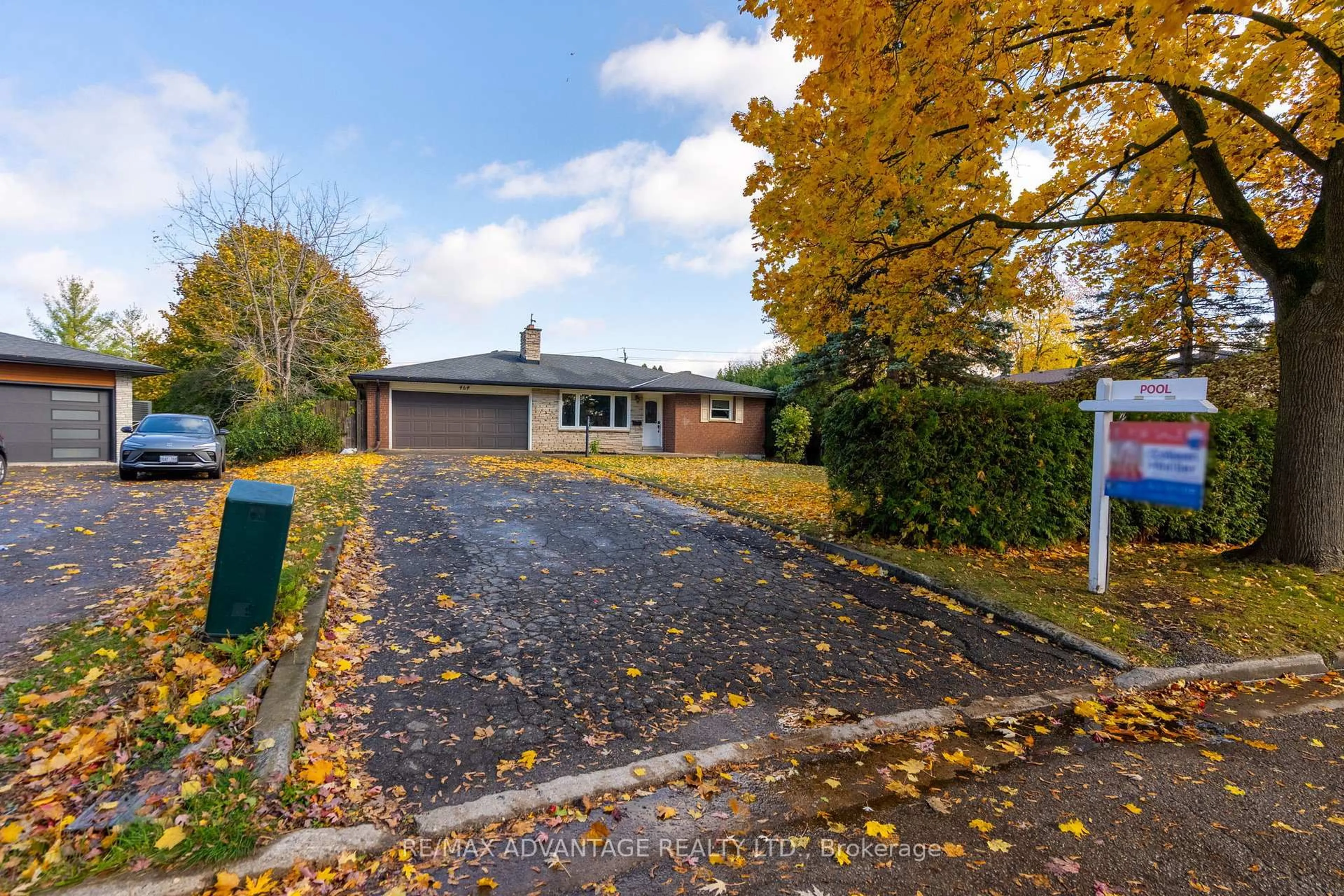 A pic from outside/outdoor area/front of a property/back of a property/a pic from drone, street for 464 Three Valleys Cres, London South Ontario N5Z 3E7