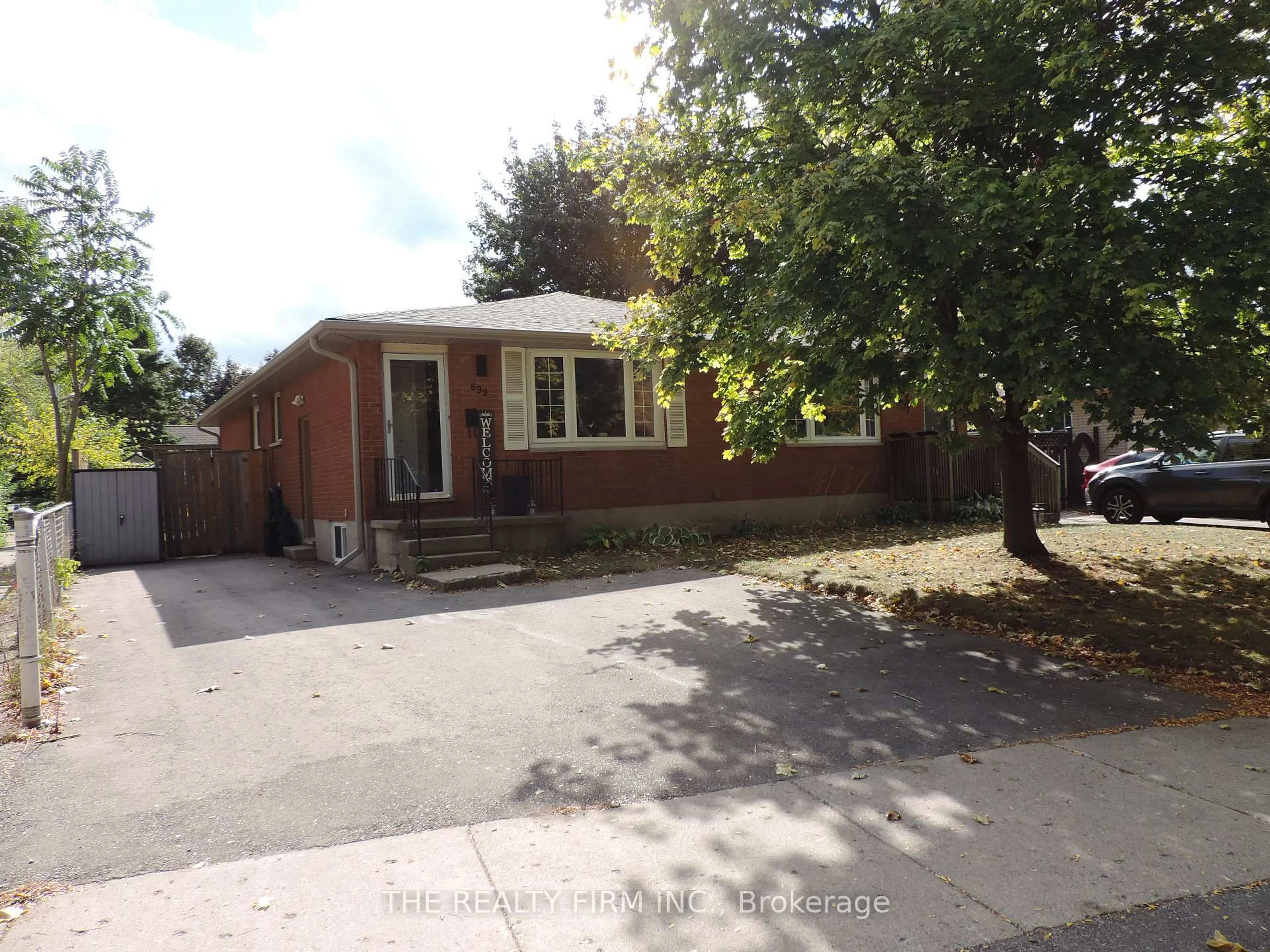 A pic from outside/outdoor area/front of a property/back of a property/a pic from drone, street for 699 Sevilla Park Pl, London East Ontario N5Y 4H9