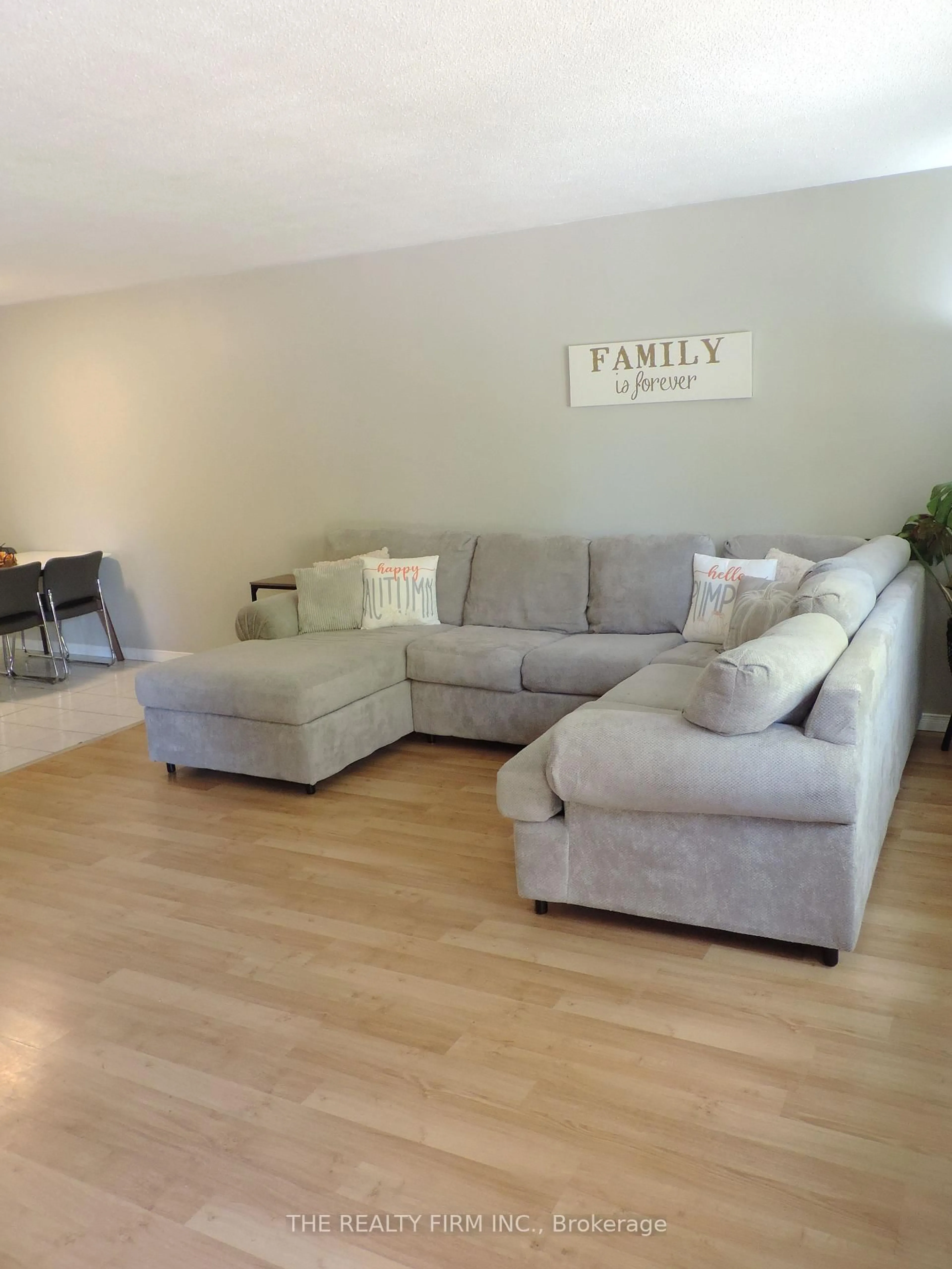 Living room with furniture, unknown for 699 Sevilla Park Pl, London East Ontario N5Y 4H9
