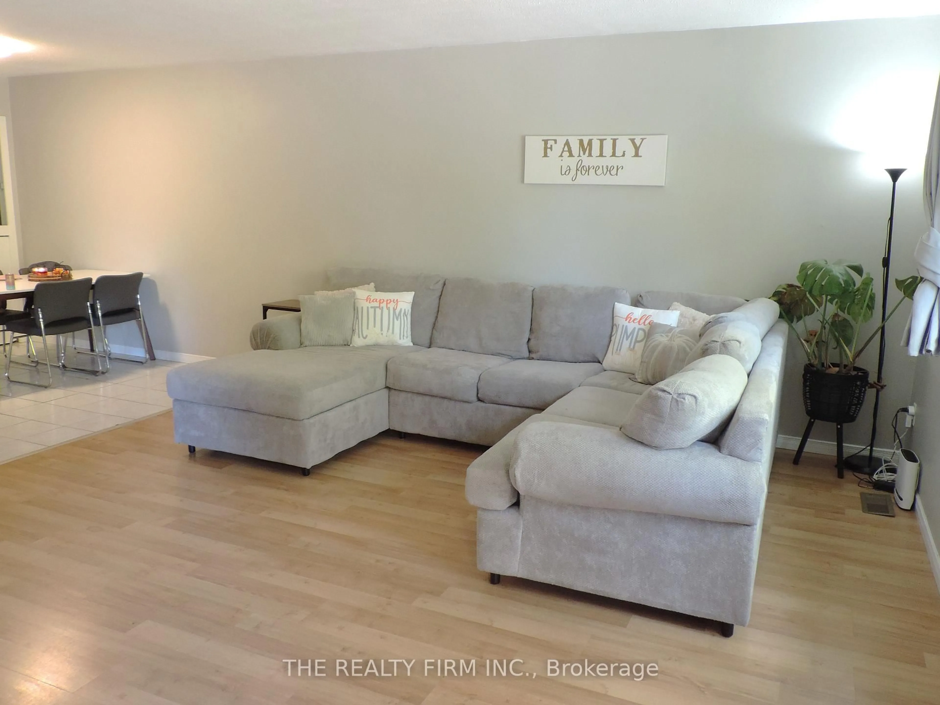 Living room with furniture, unknown for 699 Sevilla Park Pl, London East Ontario N5Y 4H9