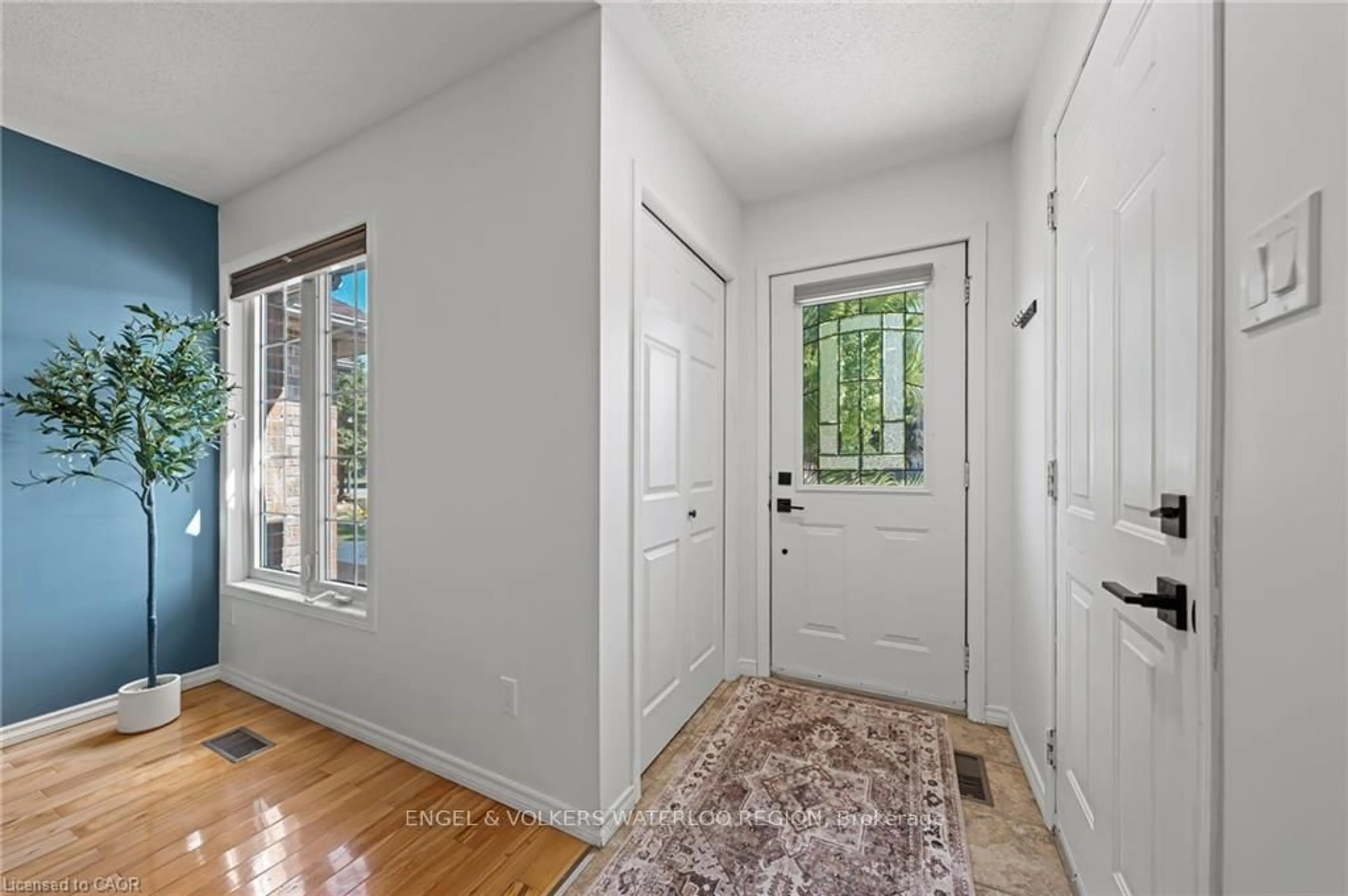 Indoor entryway for 181 Walsh Cres, Stratford Ontario N5A 7X7