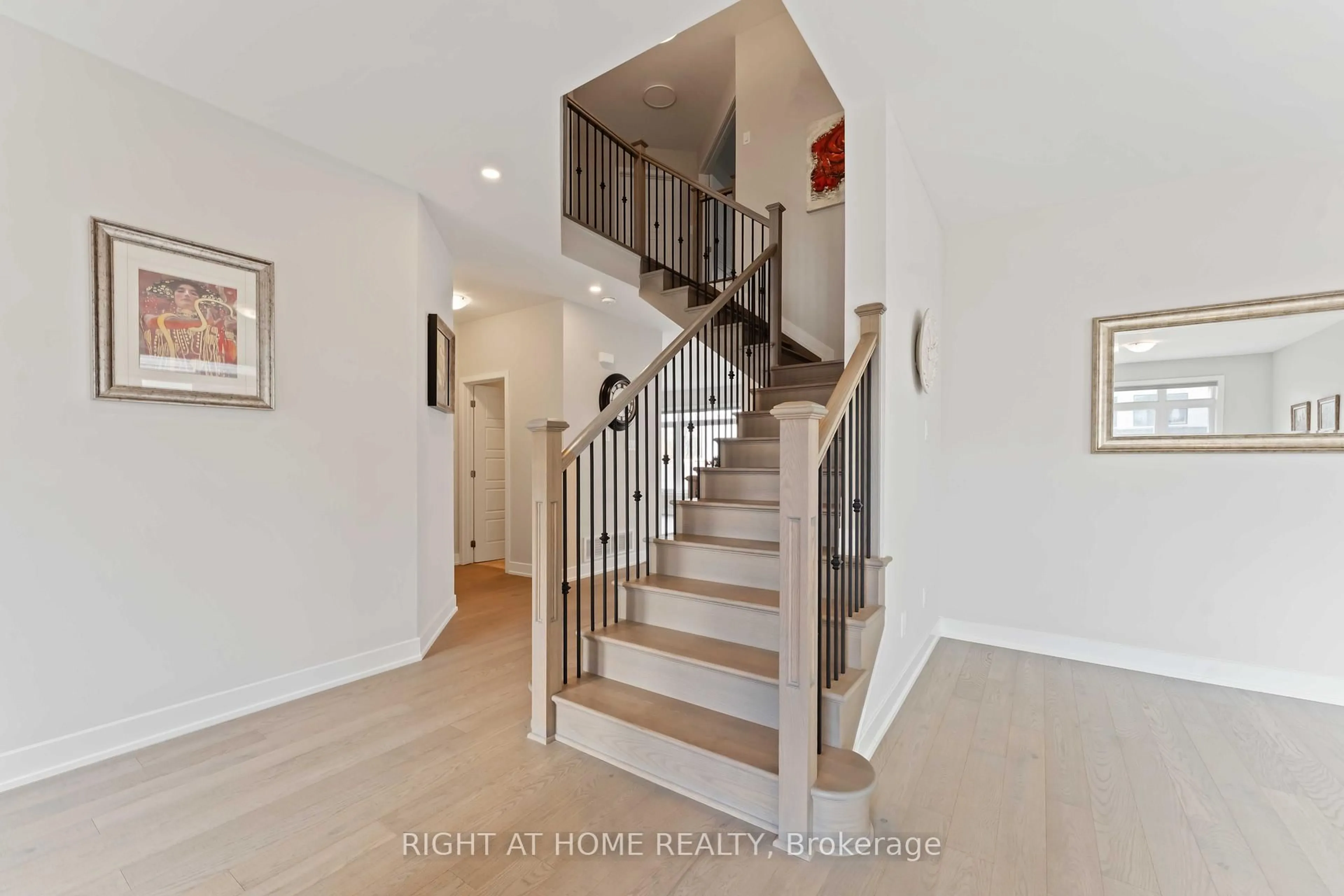 Unknown for 203 Osterley Way, Ottawa Ontario K2S 2N6