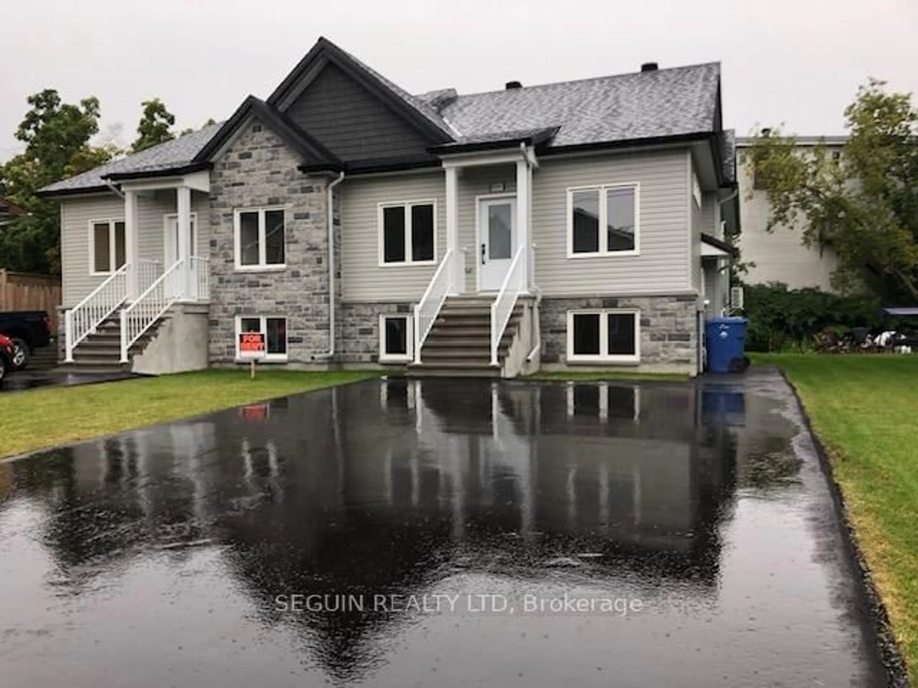 Home with vinyl exterior material, building for 808-810 Powers St, Clarence-Rockland Ontario K4K 0J2