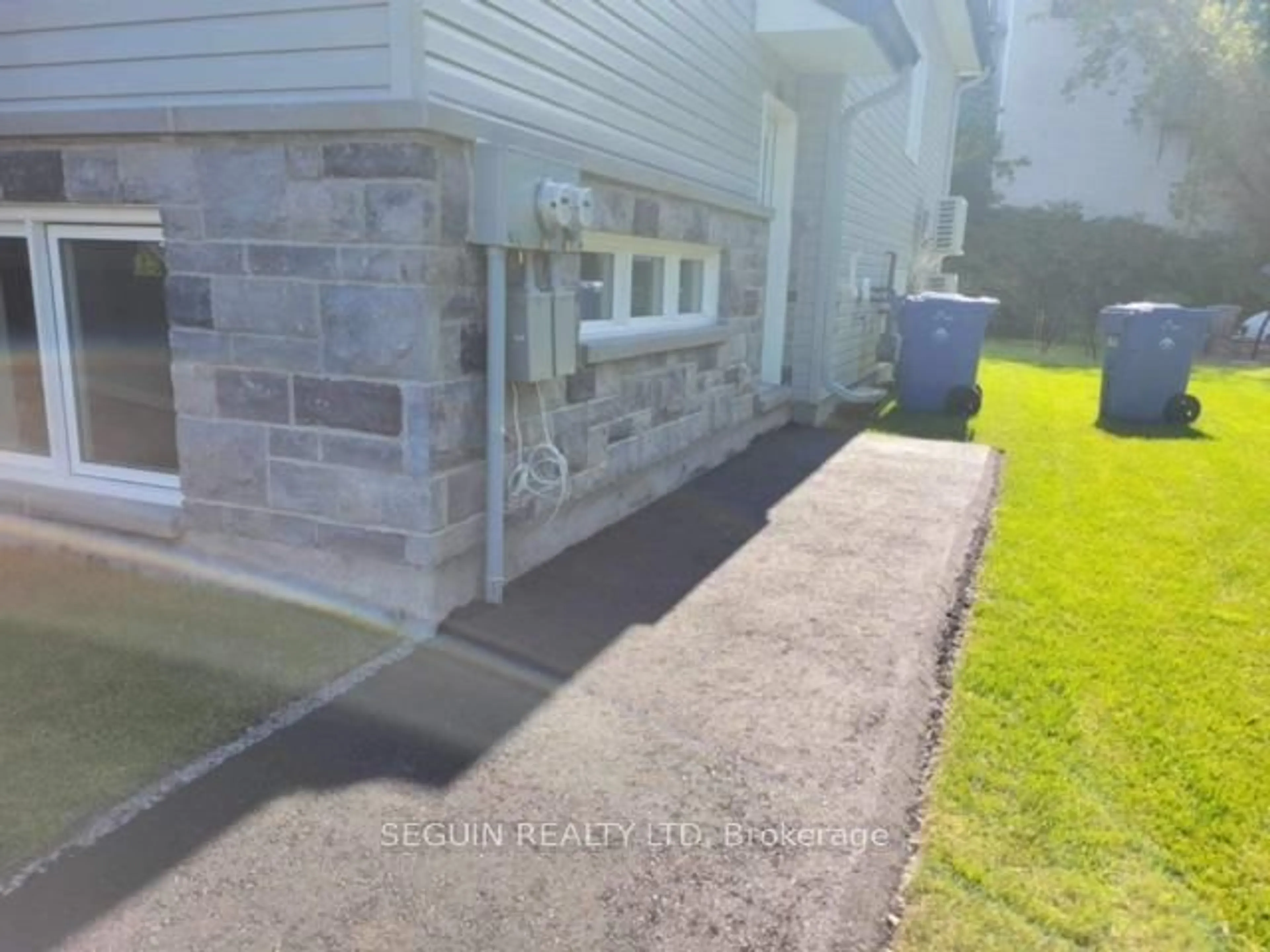 A pic from outside/outdoor area/front of a property/back of a property/a pic from drone, street for 808-810 Powers St, Clarence-Rockland Ontario K4K 0J2