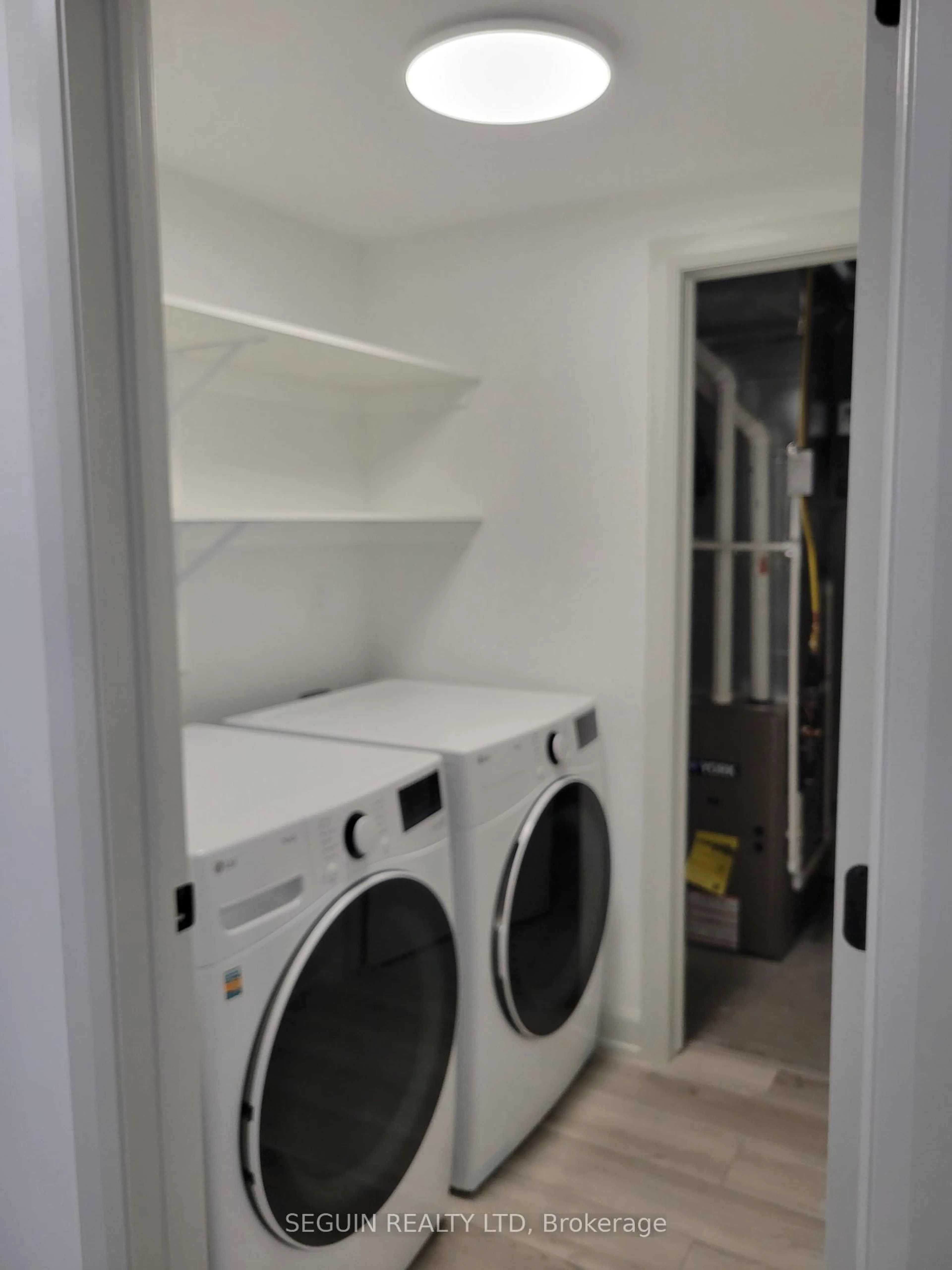 Laundry room for 808-810 Powers St, Clarence-Rockland Ontario K4K 0J2