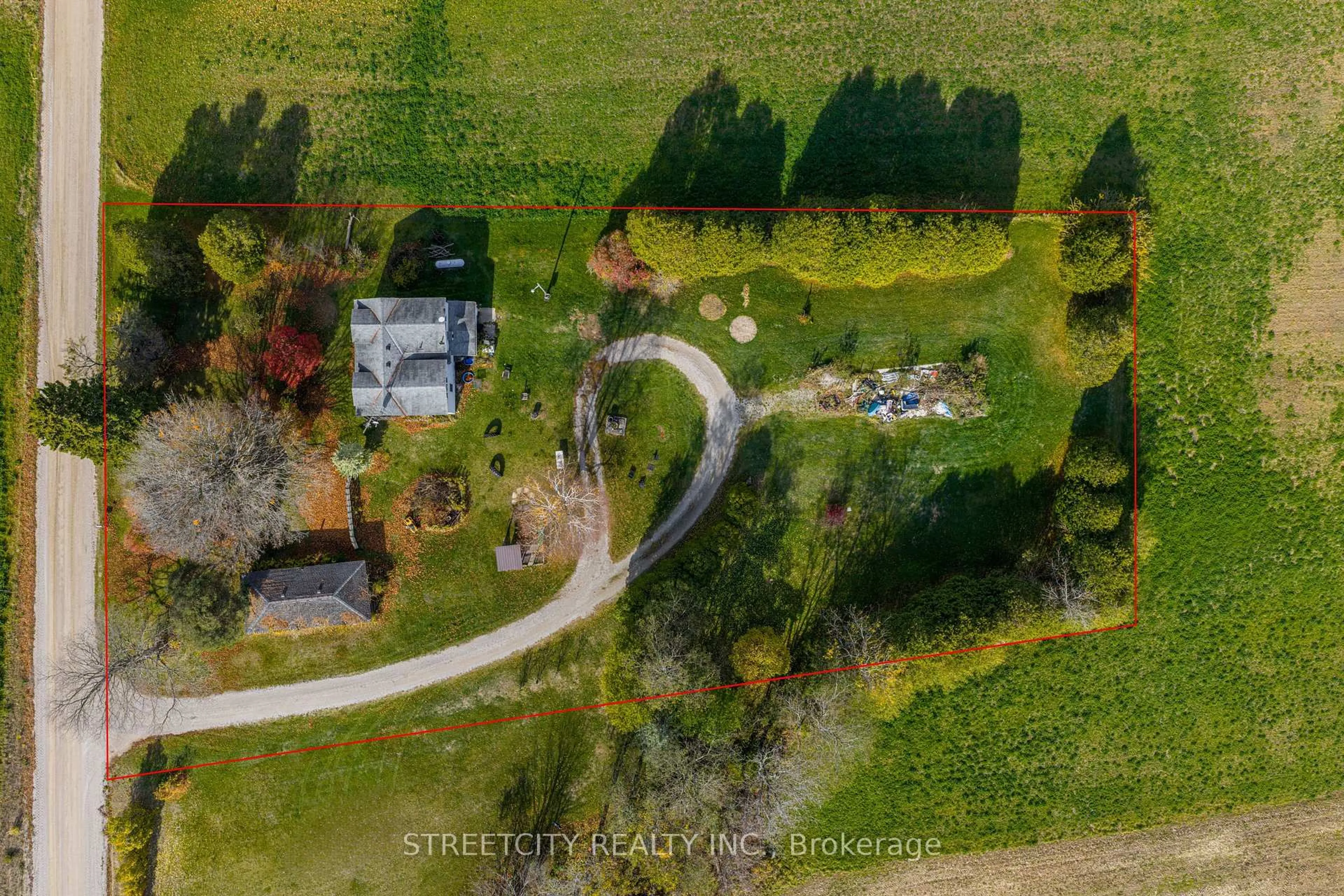A pic from outside/outdoor area/front of a property/back of a property/a pic from drone, street for 9238 Sandytown Rd, Bayham Ontario N0J 1H0